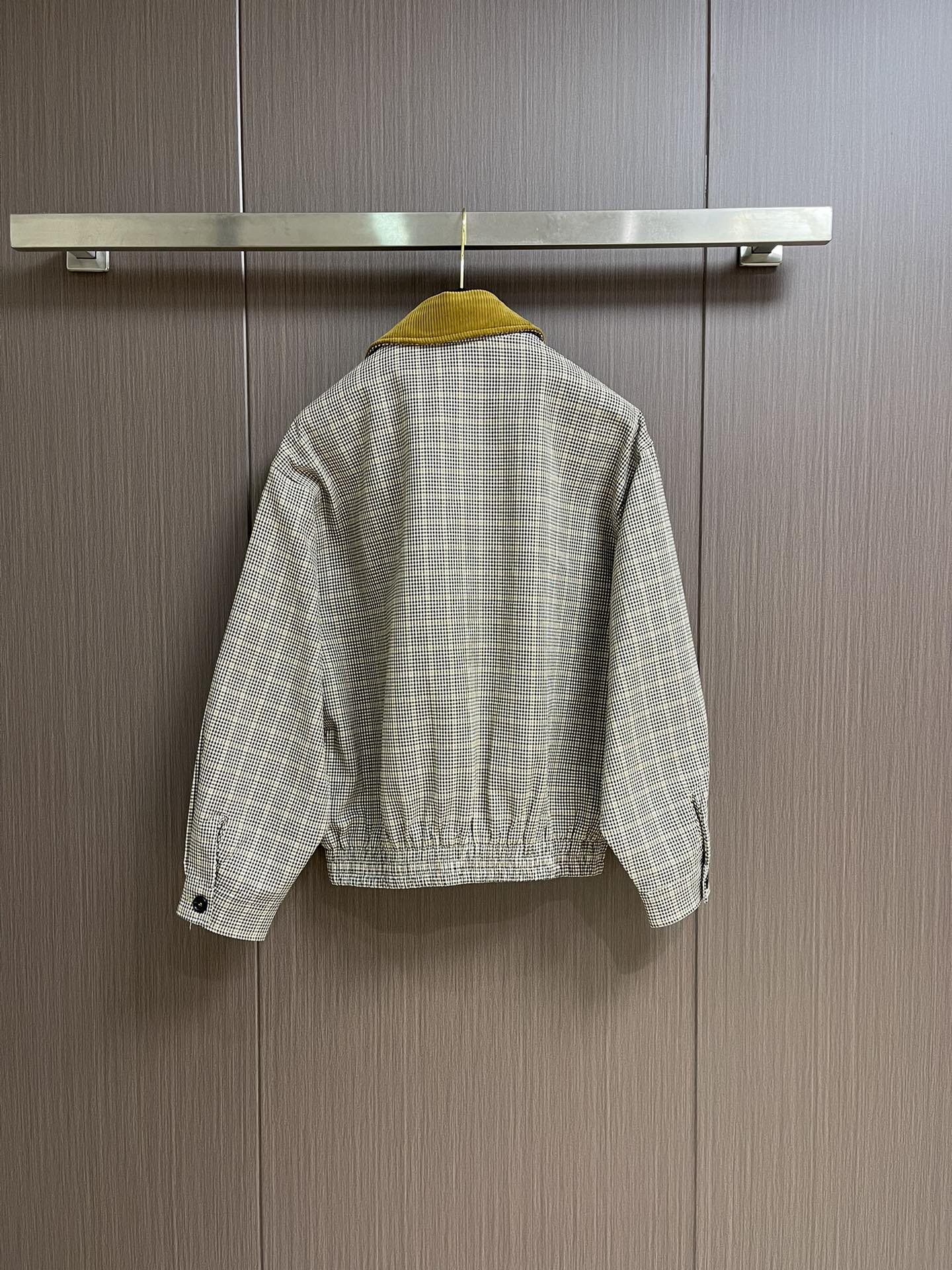 “888MiUMIU 2025s New Jacket with Patterned Pattern Reflects Typical Male Elements of Miu Miu Style” - 图片 2