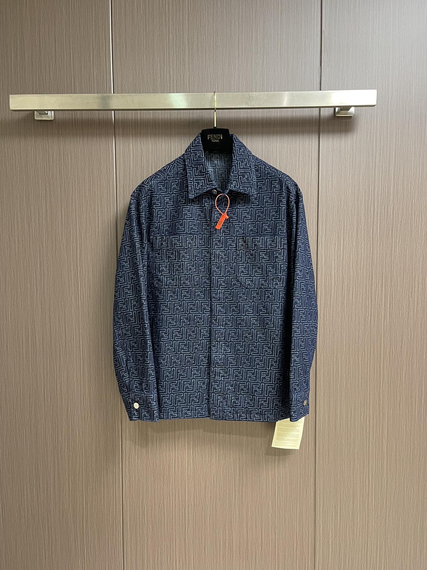 “Fendi FF Cowboy Jacket Customization with Deep Blue FF Bouquets” - 图片 1