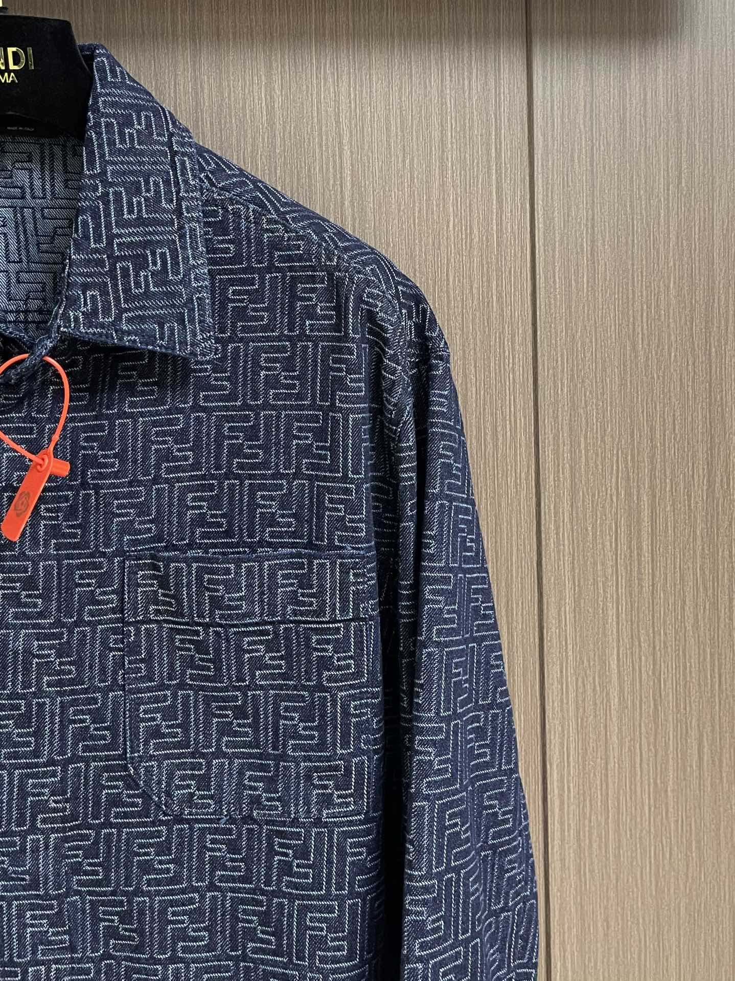 “Fendi FF Cowboy Jacket Customization with Deep Blue FF Bouquets” - 图片 4
