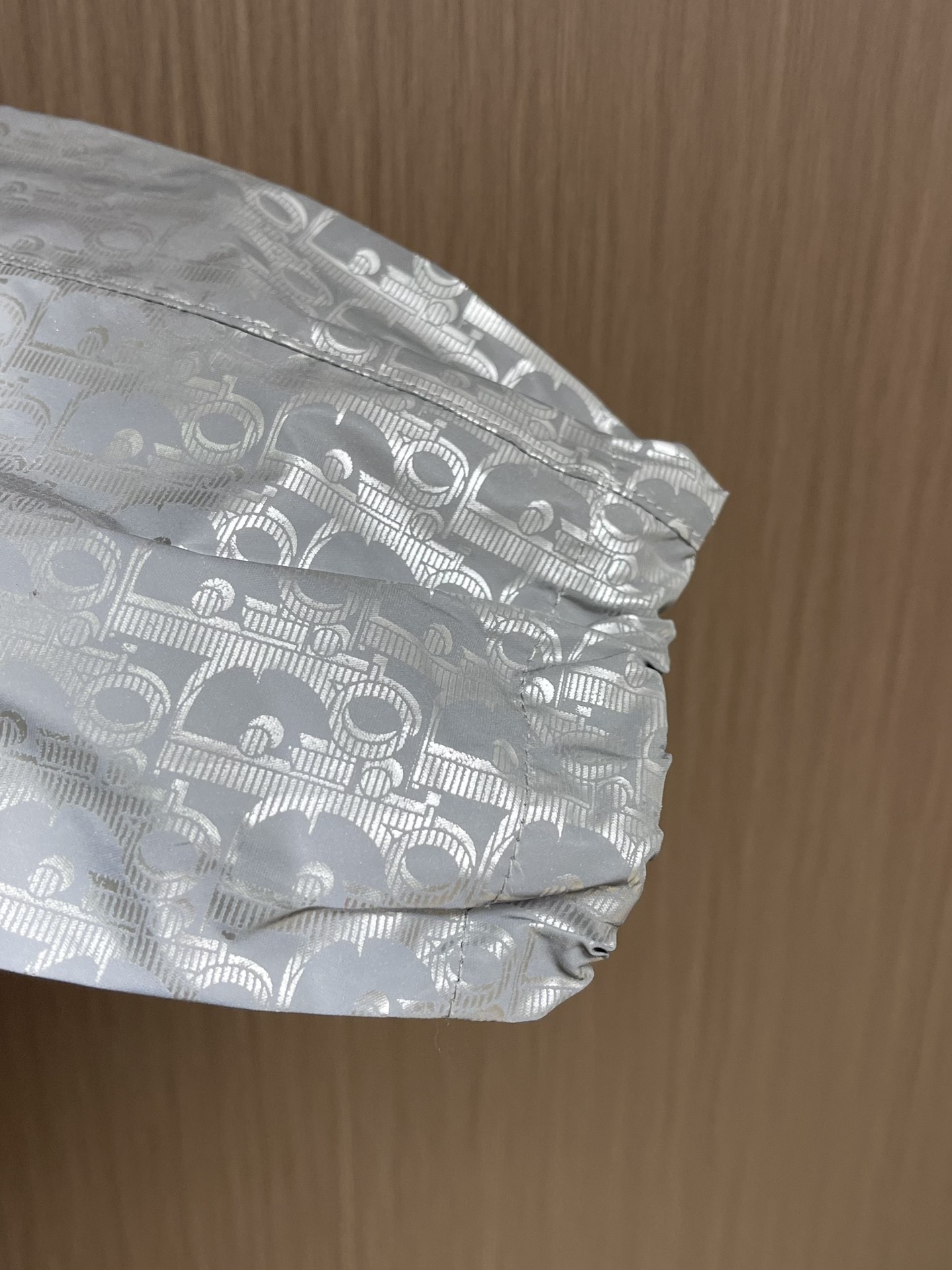 “744Dior 2025 Gray Jacket from AND LEWIS HLTON Series: Oblique Print and Refined Details” - 图片 8