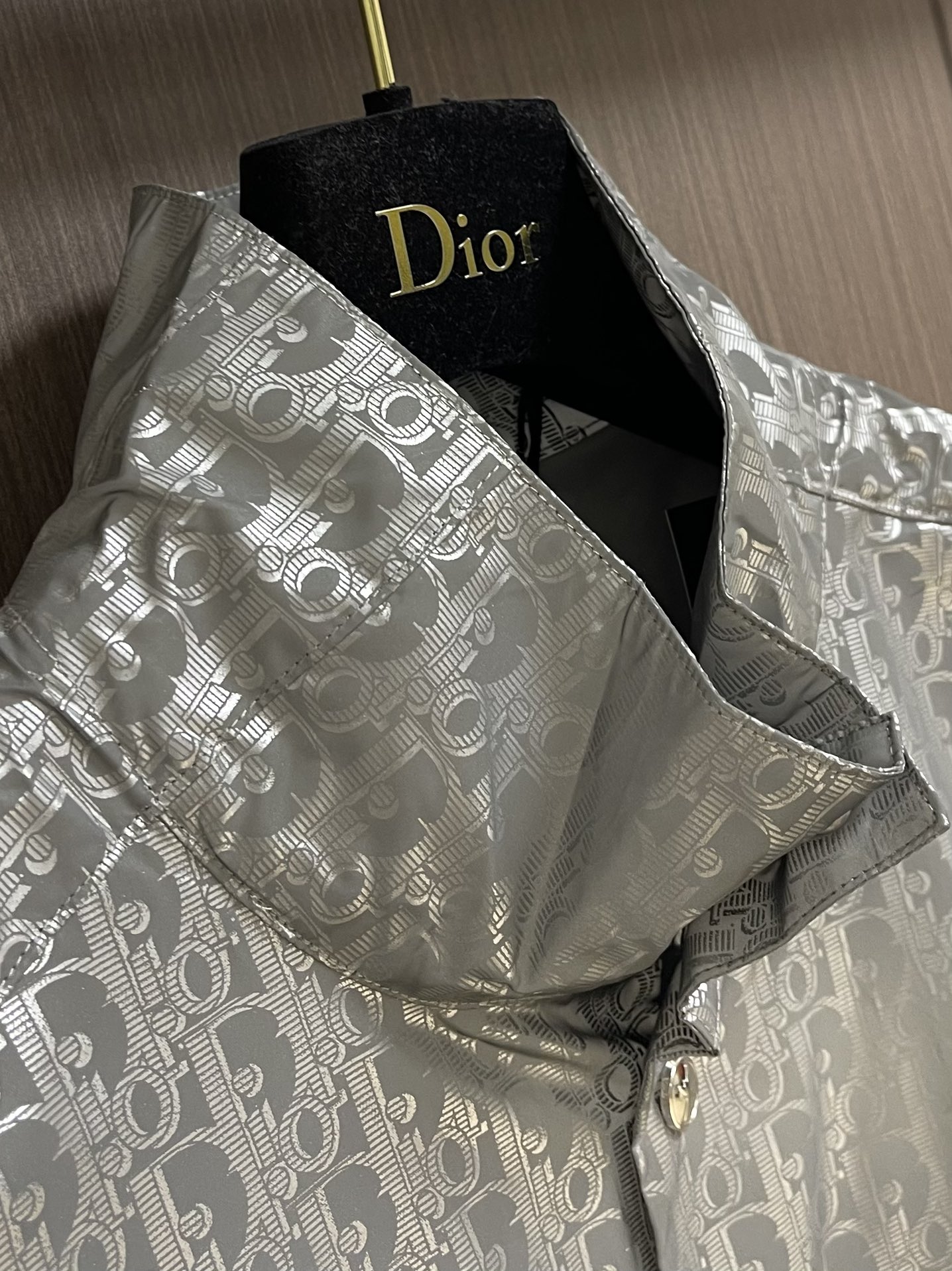 “744Dior 2025 Gray Jacket from AND LEWIS HLTON Series: Oblique Print and Refined Details” - 图片 3