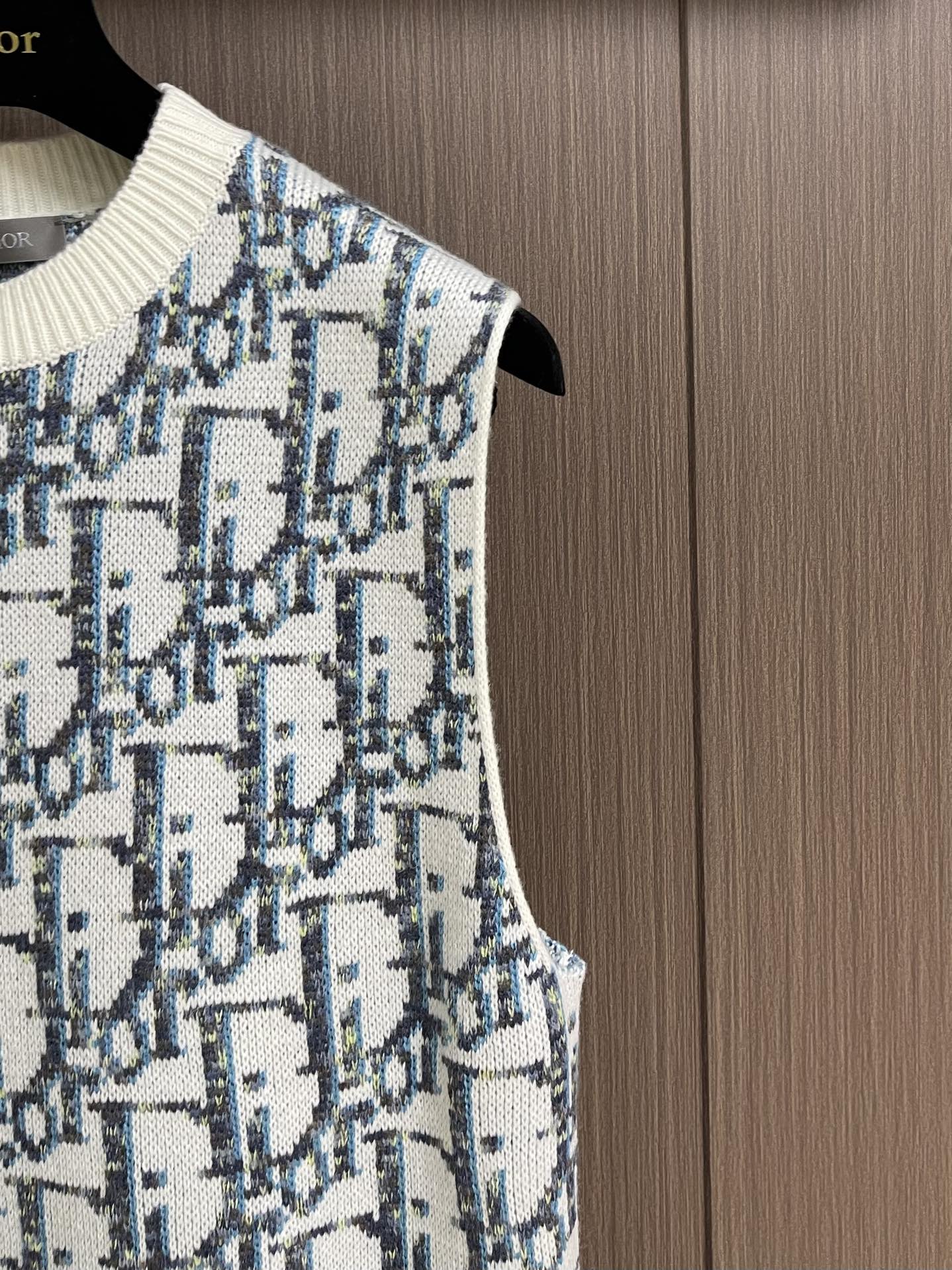 Title: “696Dior 2025s Shirt: Elegant White and Blue Wool with Oblique Stamp, Chorded Collar, XS-L” Summary: New Dior shirt reinterpre - 图片 4