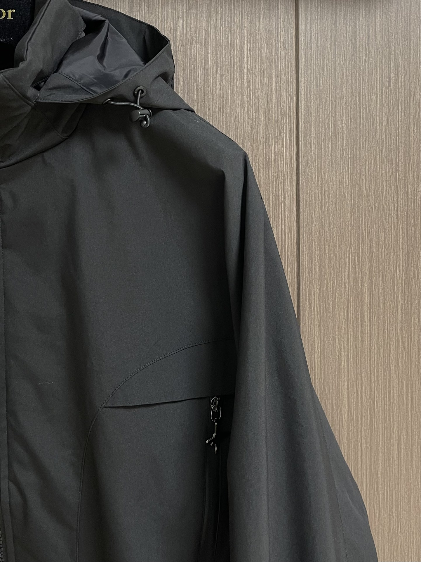 Dior X LH Hammel 2025 Men’s Logo-Printed Double-Chained Hood Coats: Detailed Design for Diverse Style - 图片 4