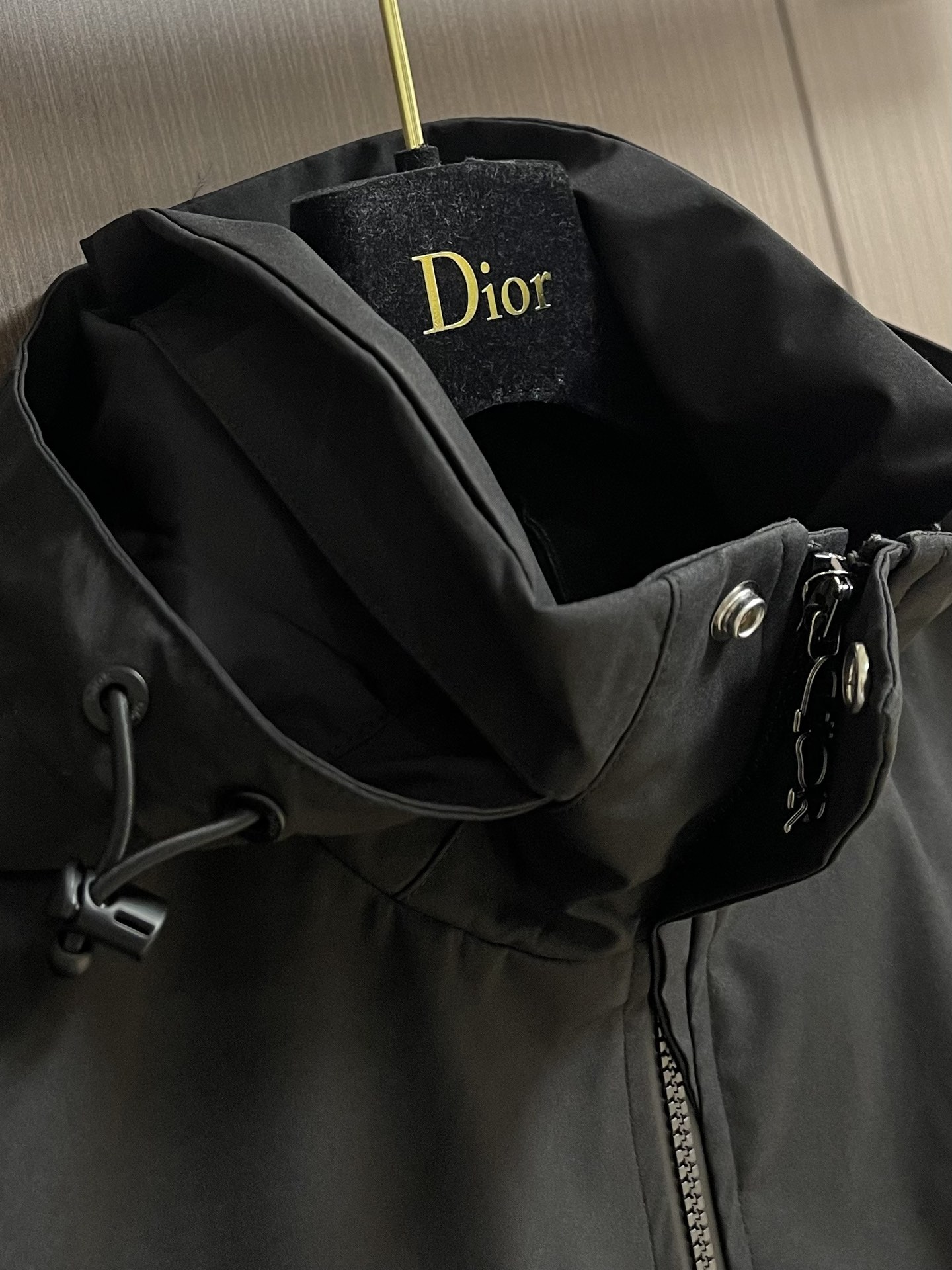 Dior X LH Hammel 2025 Men’s Logo-Printed Double-Chained Hood Coats: Detailed Design for Diverse Style - 图片 3