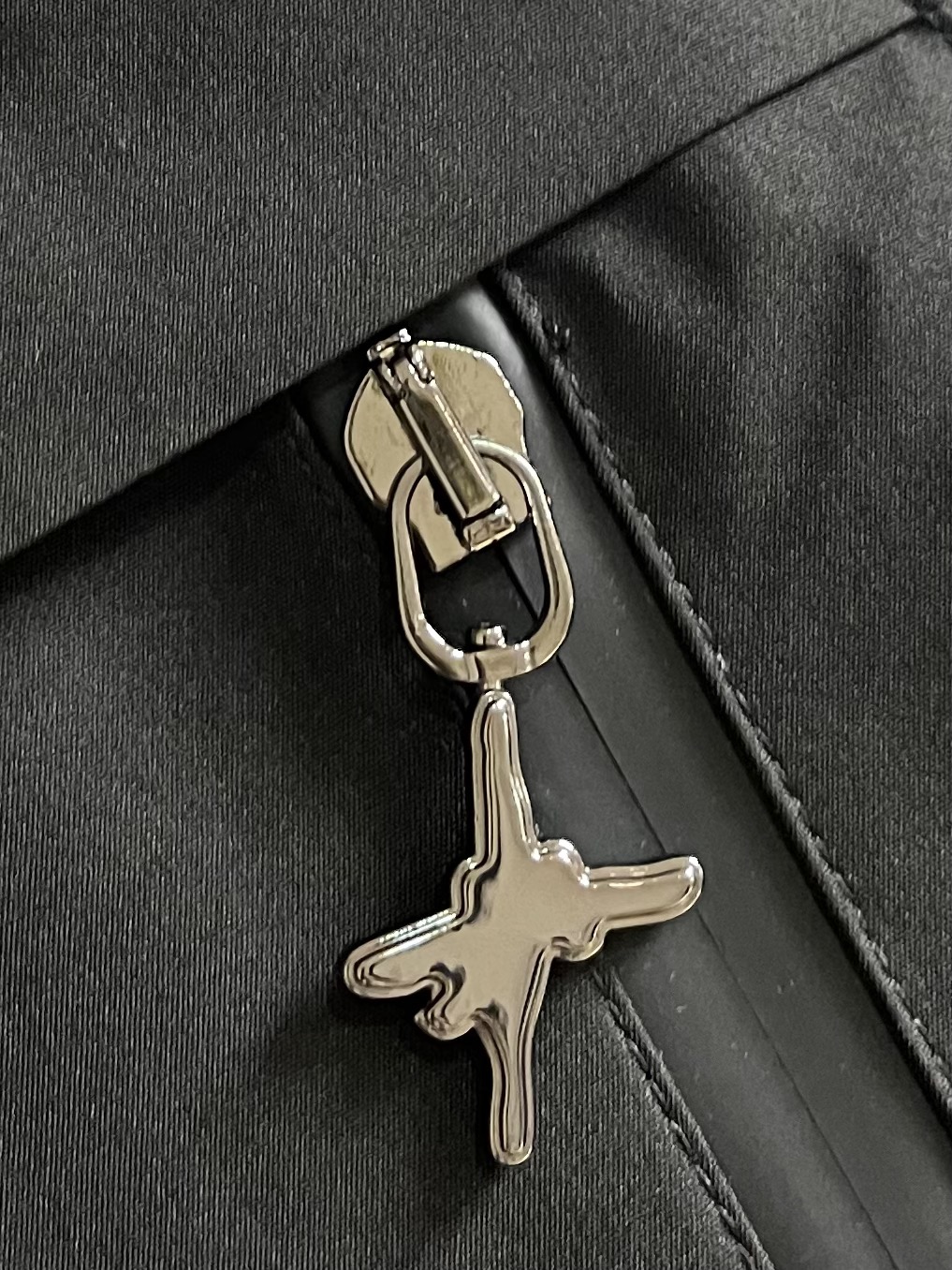 Dior X LH Hammel 2025 Men’s Logo-Printed Double-Chained Hood Coats: Detailed Design for Diverse Style - 图片 5