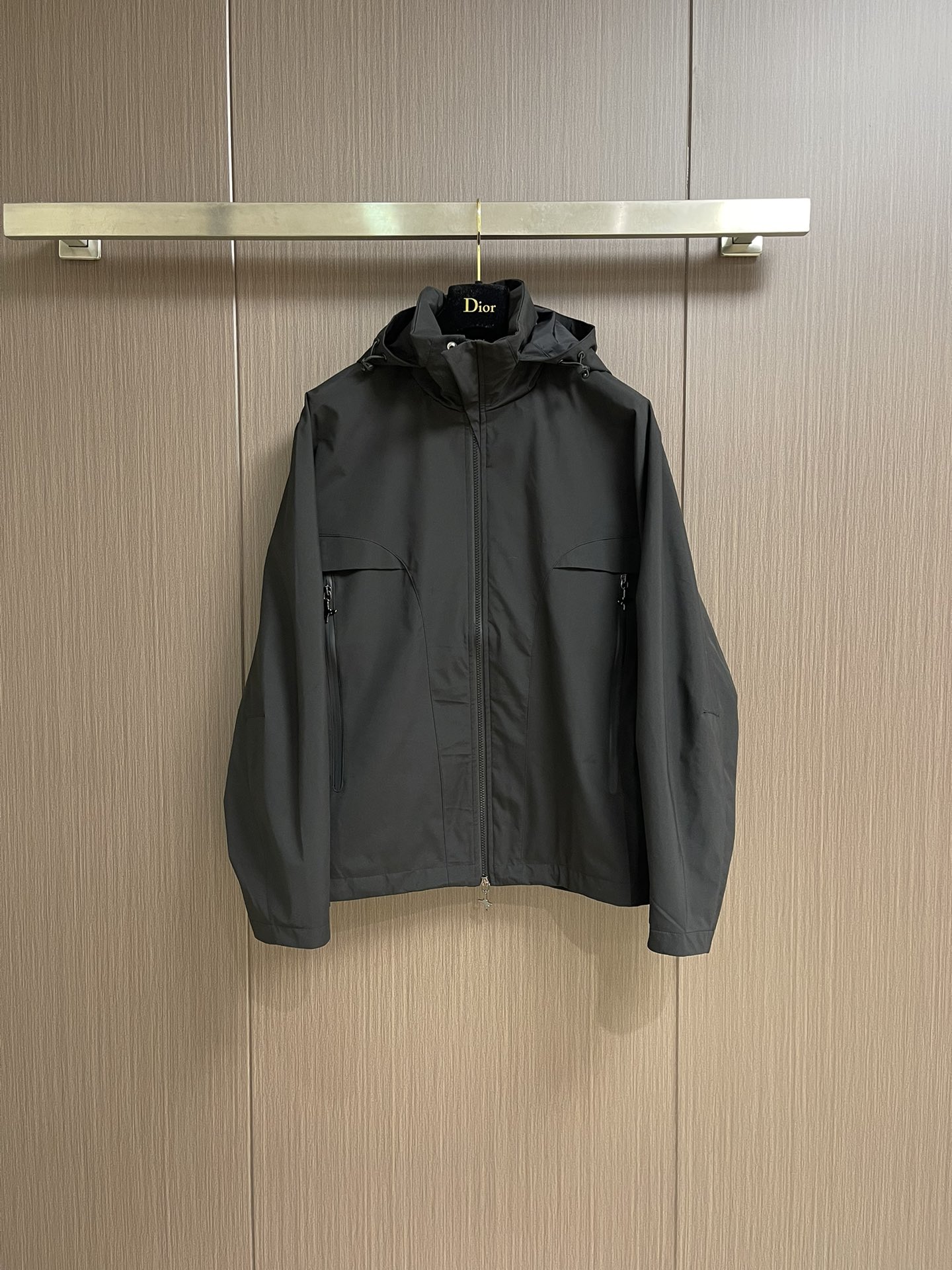 Dior X LH Hammel 2025 Men’s Logo-Printed Double-Chained Hood Coats: Detailed Design for Diverse Style - 图片 1