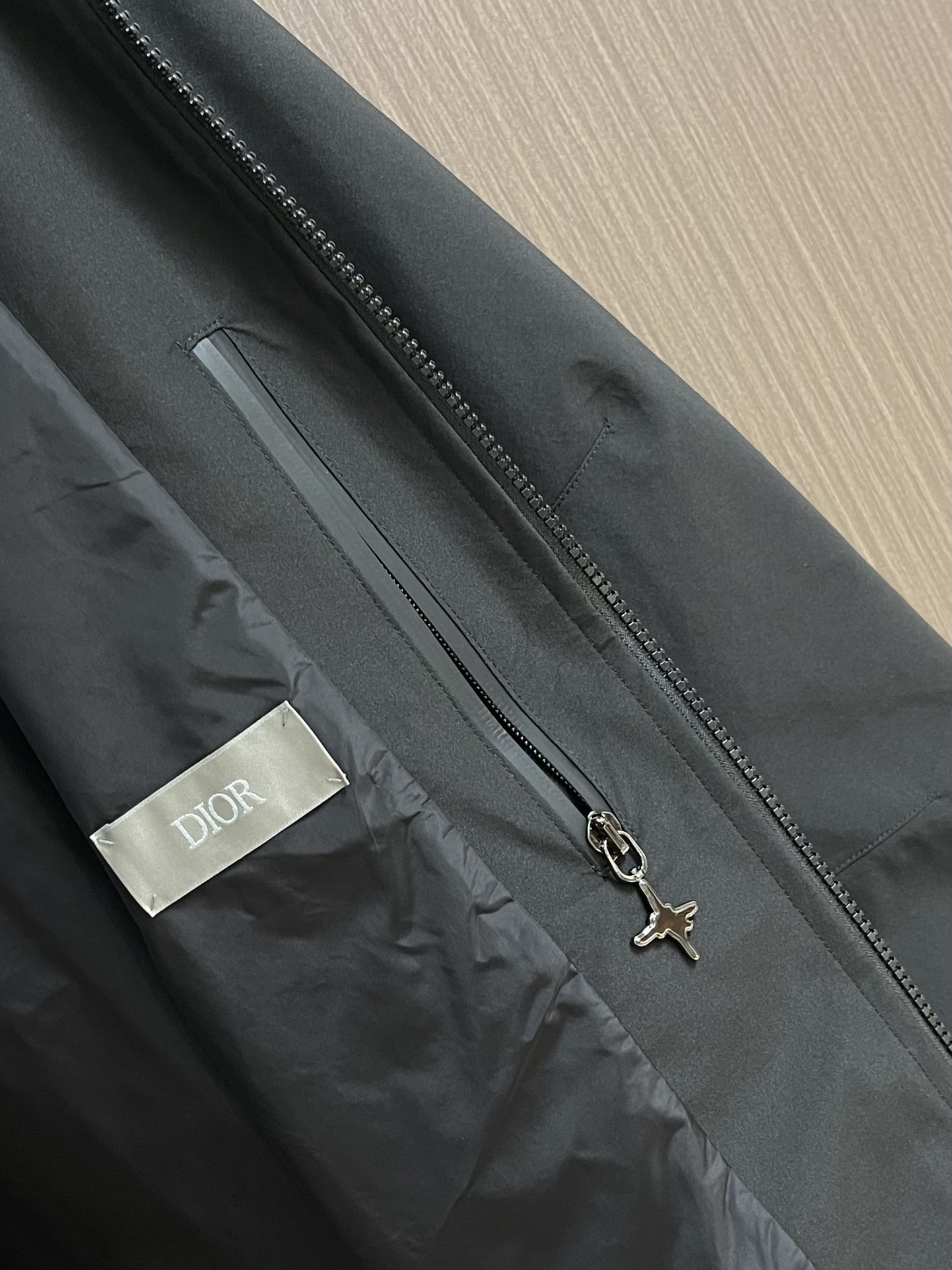 Dior X LH Hammel 2025 Men’s Logo-Printed Double-Chained Hood Coats: Detailed Design for Diverse Style - 图片 7