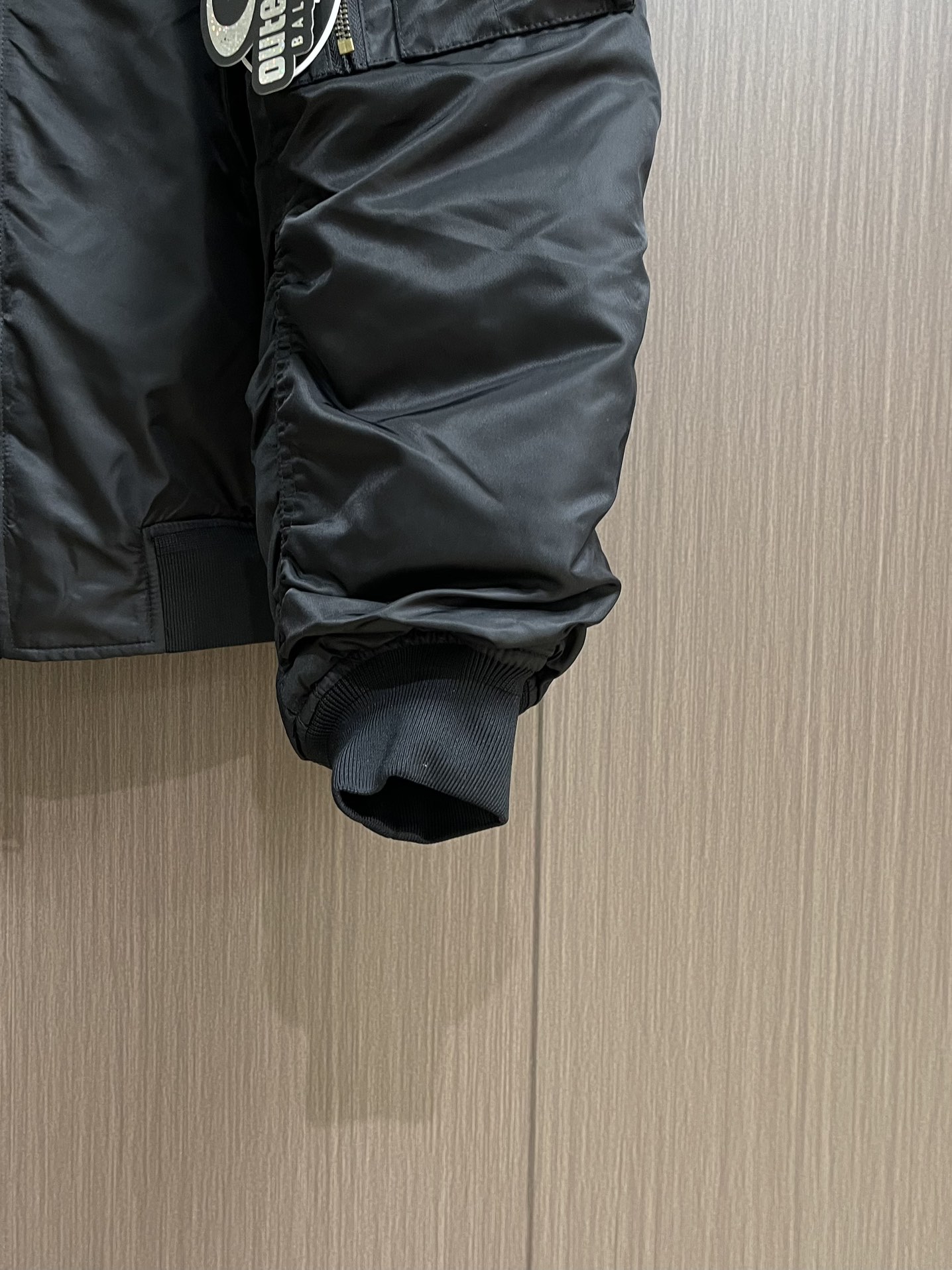 “Balenciaga BLCG Pilot Bomber Jacket: Dark Purple and Classic Black, Stylish Streetwear for All Sizes” - 图片 7