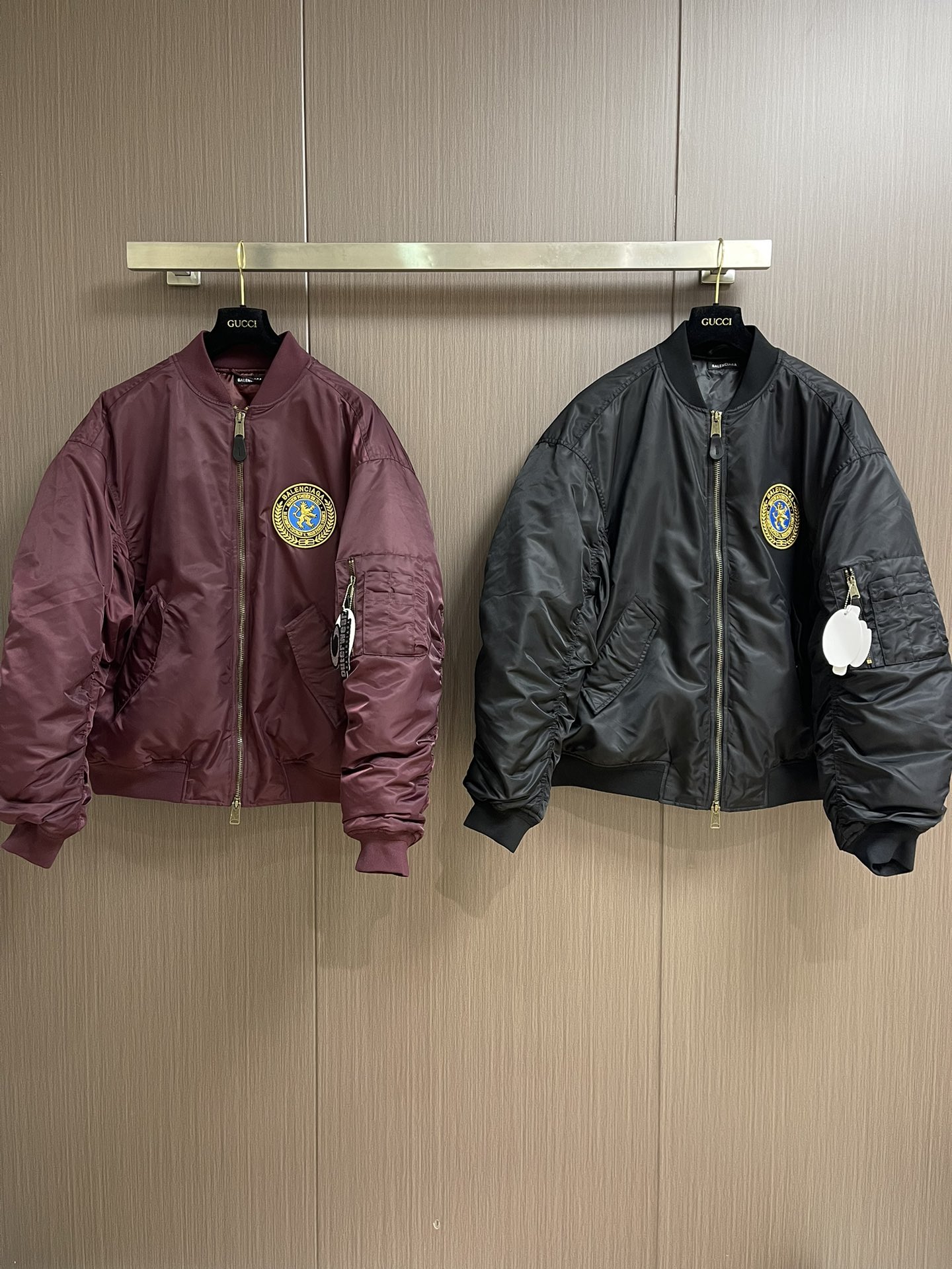 “Balenciaga BLCG Pilot Bomber Jacket: Dark Purple and Classic Black, Stylish Streetwear for All Sizes” - 图片 3