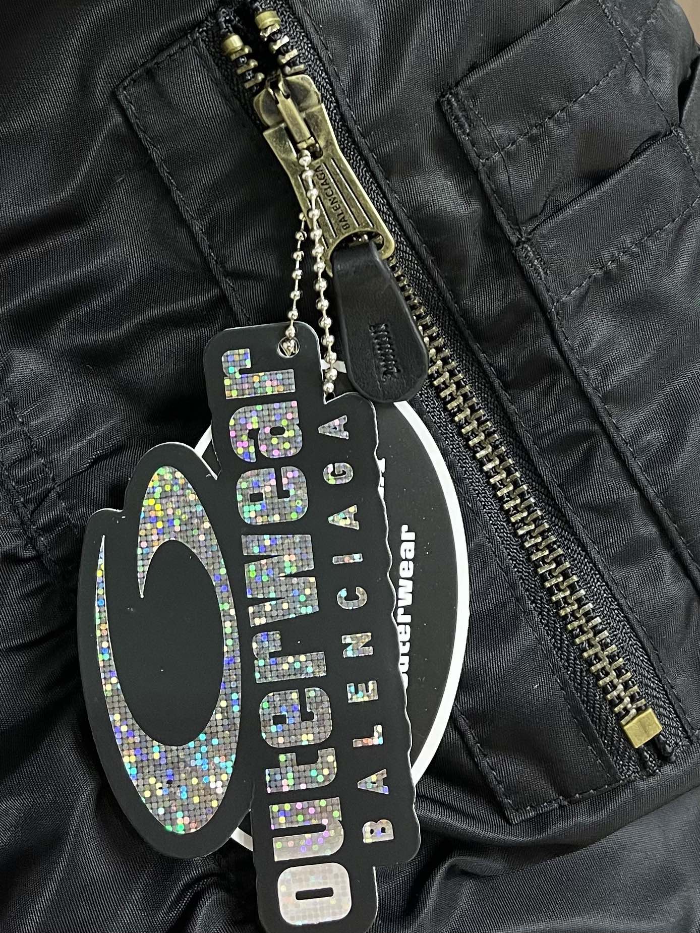 “Balenciaga BLCG Pilot Bomber Jacket: Dark Purple and Classic Black, Stylish Streetwear for All Sizes” - 图片 8