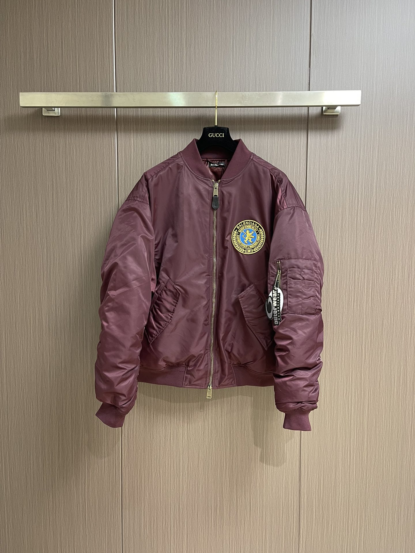 “Balenciaga BLCG Pilot Bomber Jacket: Dark Purple and Classic Black, Street Style Fashion for All Sizes” - 图片 1