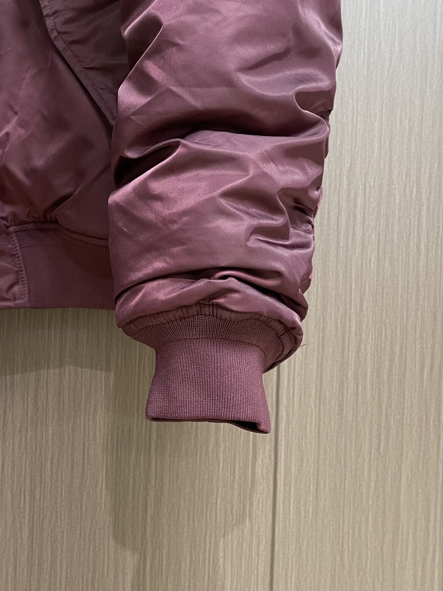 “Balenciaga BLCG Pilot Bomber Jacket: Dark Purple and Classic Black, Street Style Fashion for All Sizes” - 图片 7