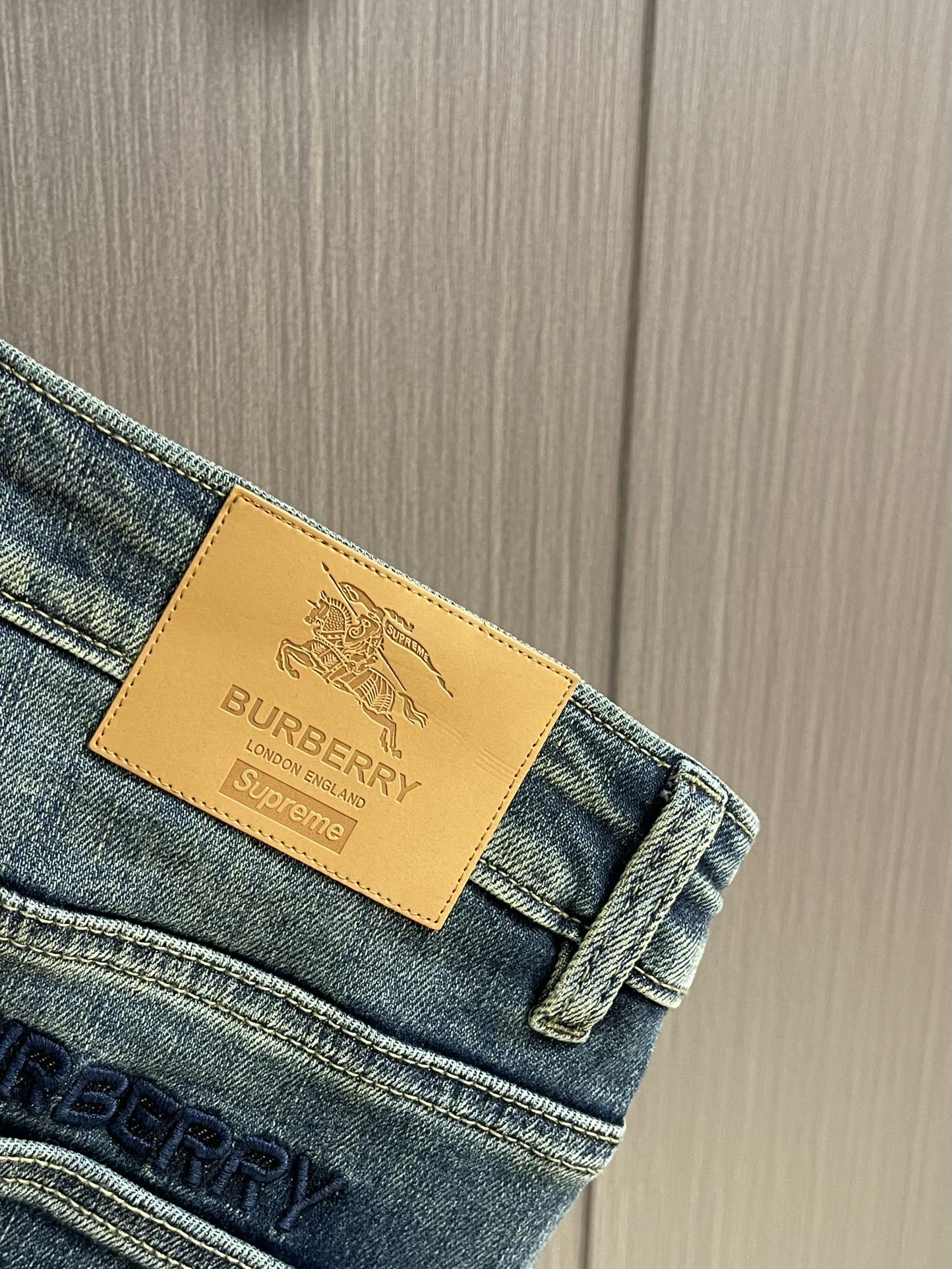 “Burberry 2025 Collage Bag Collection Featuring Classic Original Blues and Customer Offers” - 图片 8