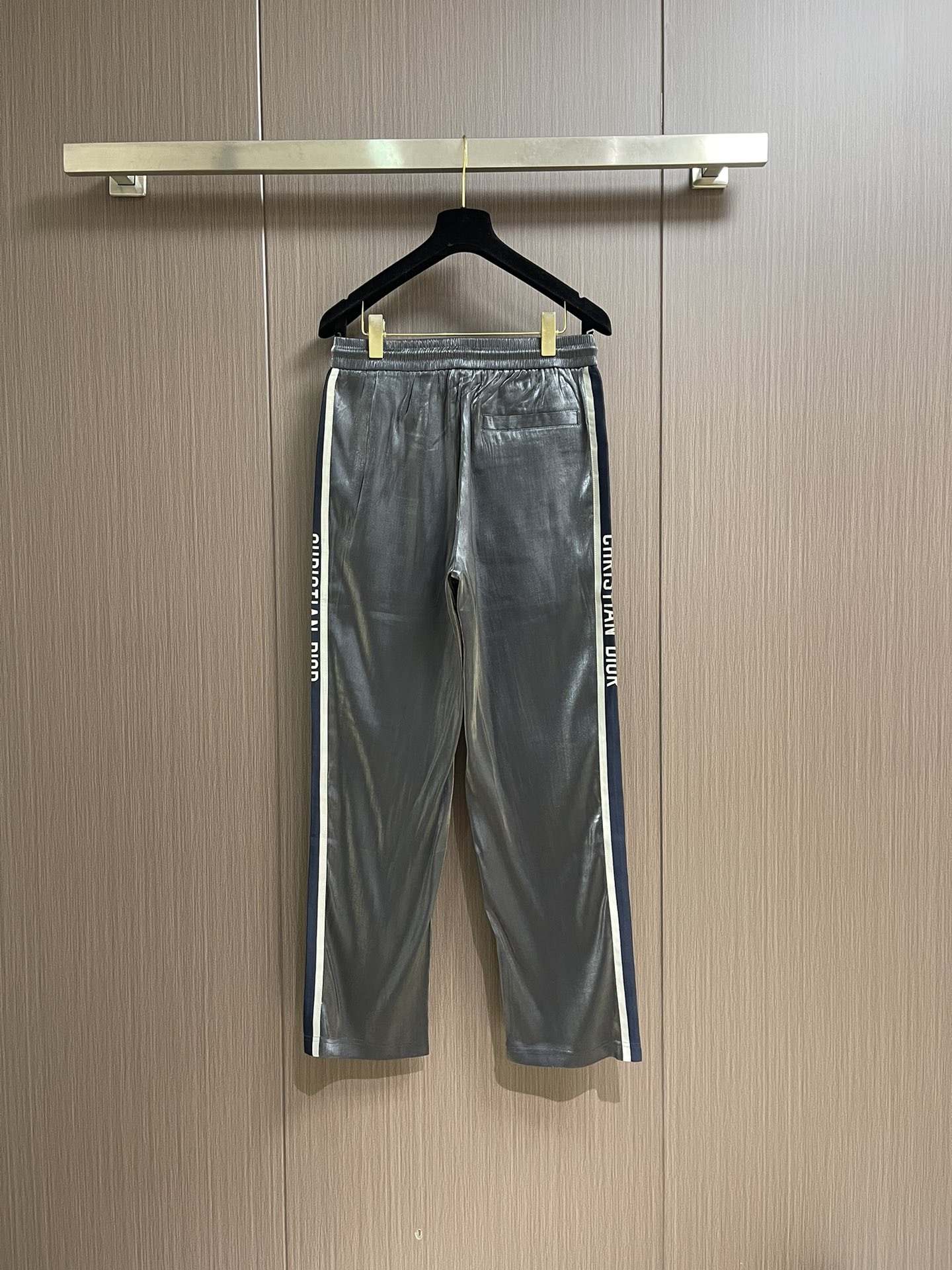 Dior Silk Twirling Thongs: Fashionable Comfort with Customized Style and Practical Adjustability - 图片 2