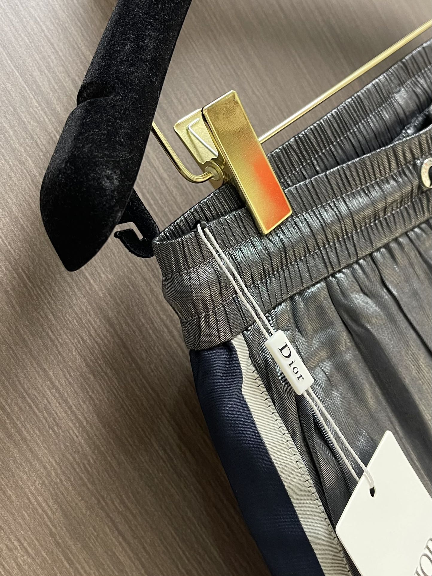 Dior Silk Twirling Thongs: Fashionable Comfort with Customized Style and Practical Adjustability - 图片 6