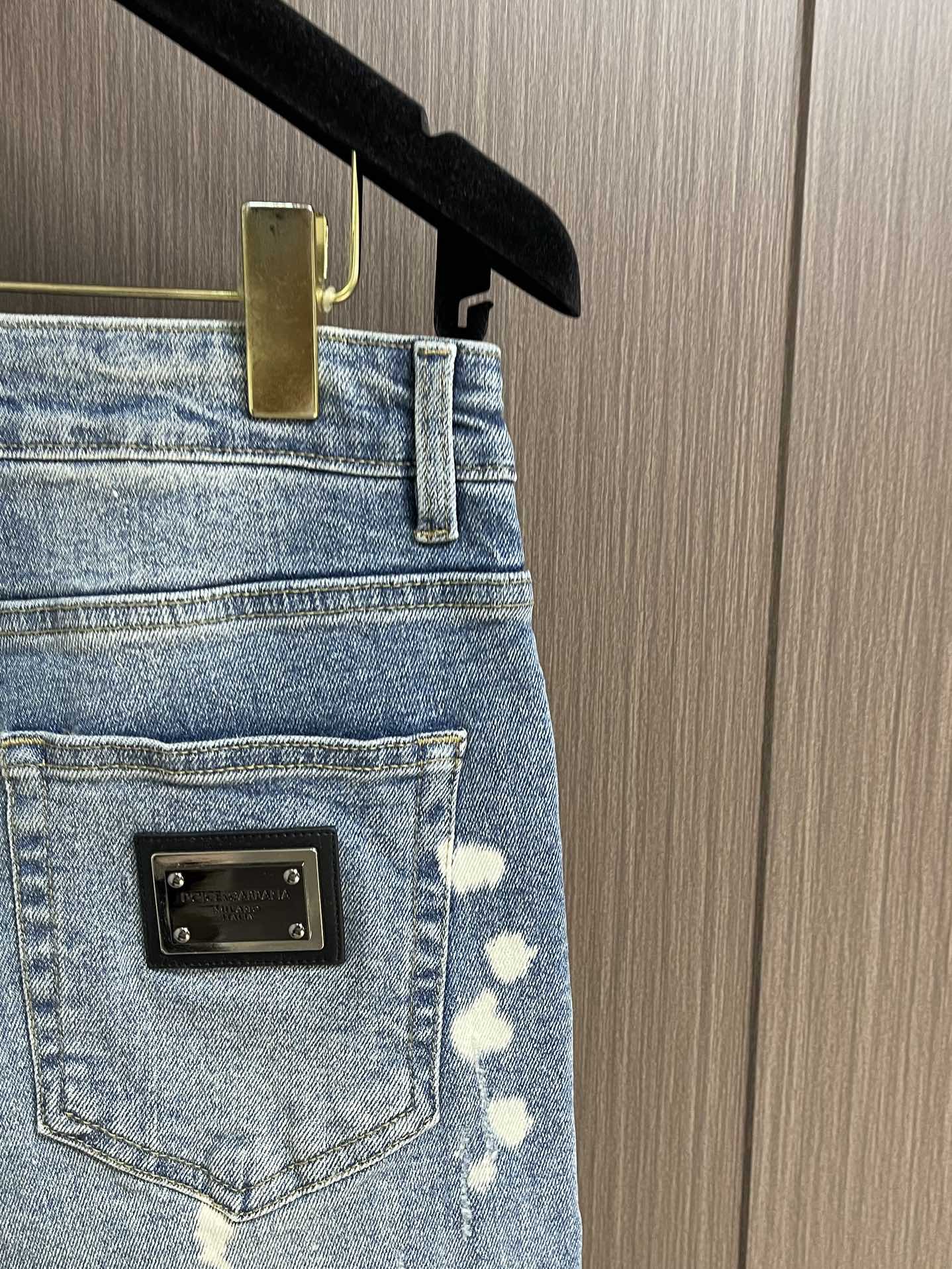 “672.DG 2025s Men’s High-Temperature Jeans Review: Fashionable and Comfortable Denim for All Seasons” - 图片 8