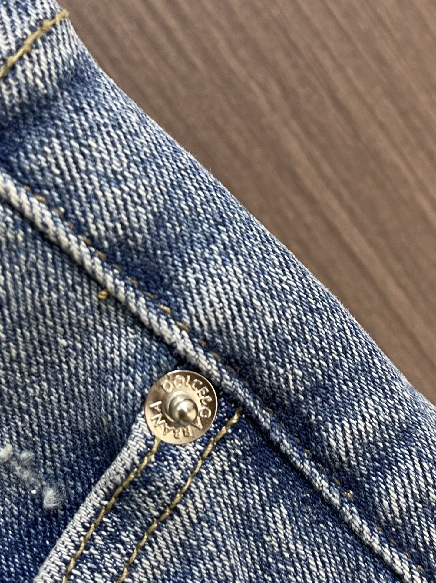 “672.DG 2025s Men’s High-Temperature Jeans Review: Fashionable and Comfortable Denim for All Seasons” - 图片 5