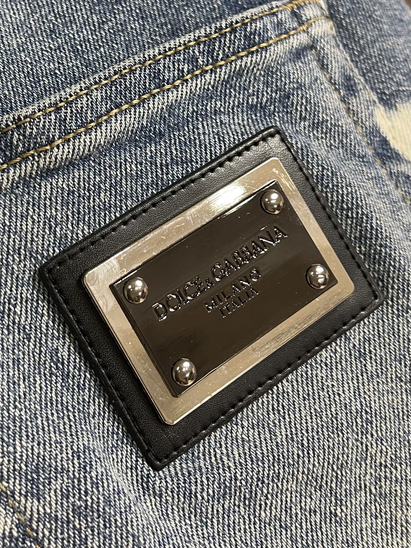 “672.DG 2025s Men’s High-Temperature Jeans Review: Fashionable and Comfortable Denim for All Seasons” - 图片 9
