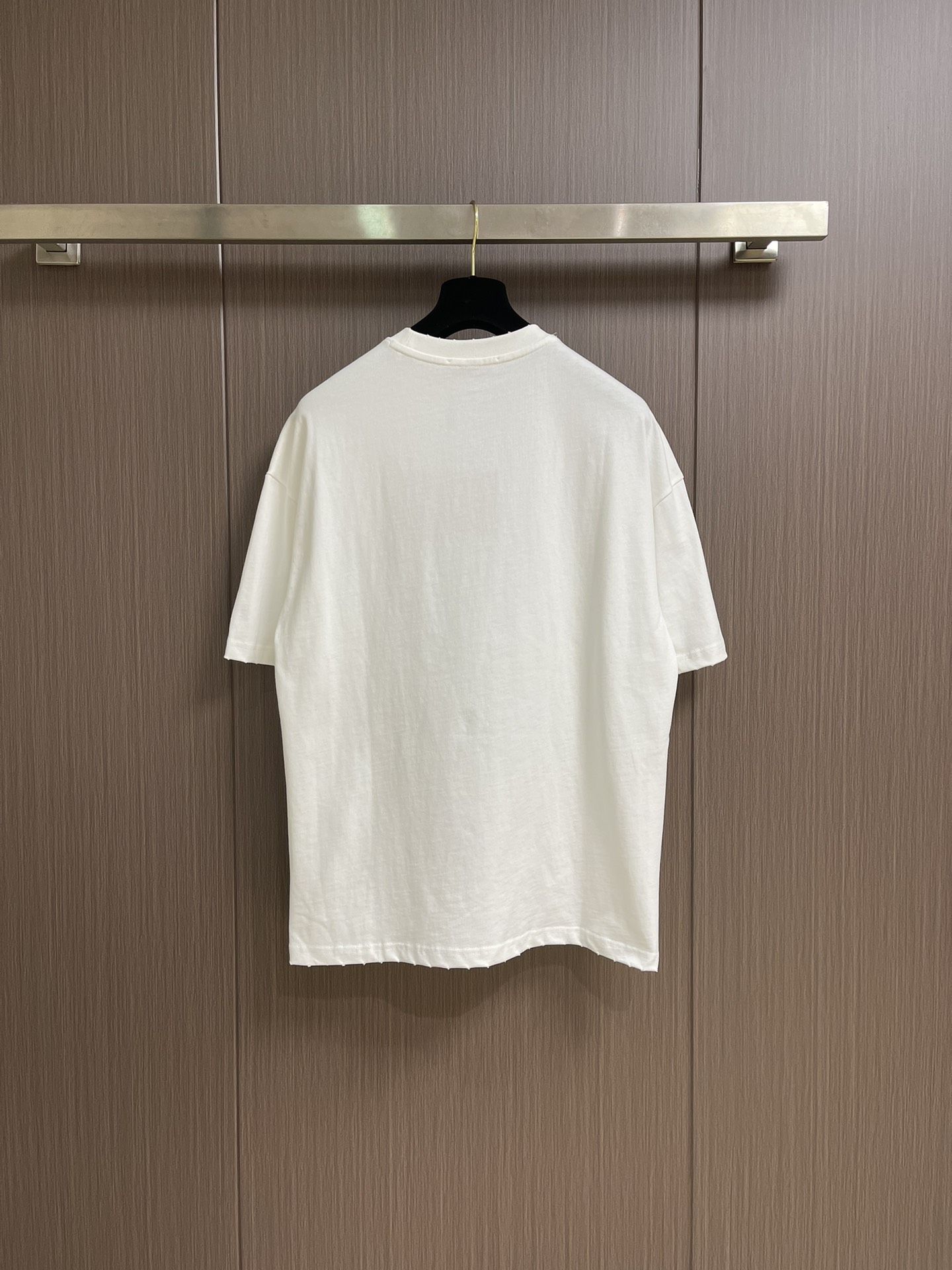 “552MiUMIU 2025 Short-Sleeve T-Shirts: Luxurious Elegance with New Logo Design” - 图片 2