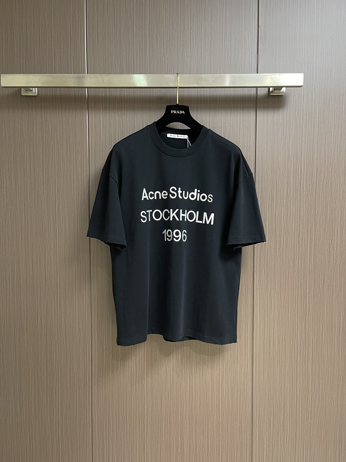 “Acne Studios Eco-Tropical Short-Sleeve T-Shirts with Dotted Logo and Plasma Stamping for Brand Recognition” - 图片 1
