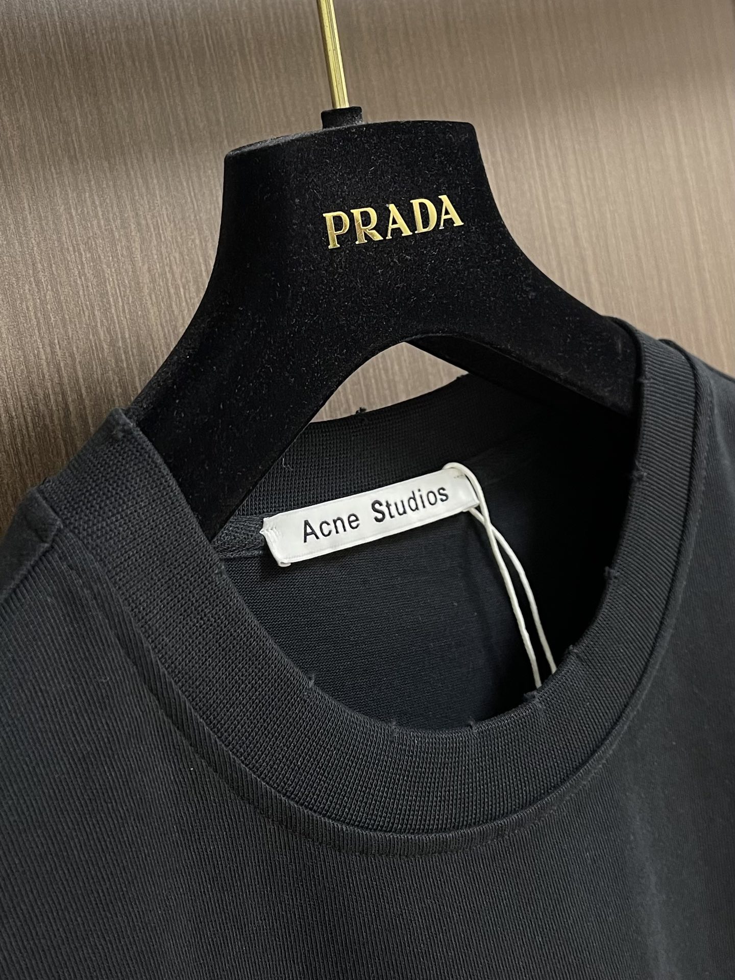 “Acne Studios Eco-Tropical Short-Sleeve T-Shirts with Dotted Logo and Plasma Stamping for Brand Recognition” - 图片 6