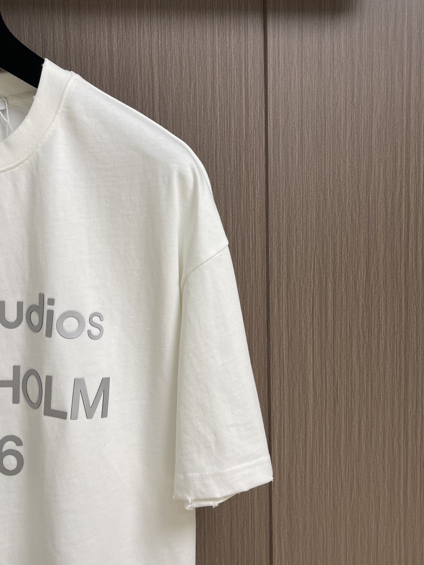 “Acne Studios Logo Short-Sleeve T-Shirts: Eco-Tropical Fabrics, Dotted Chest, Plasma Stamping, Sizes M-XXL” - 图片 4