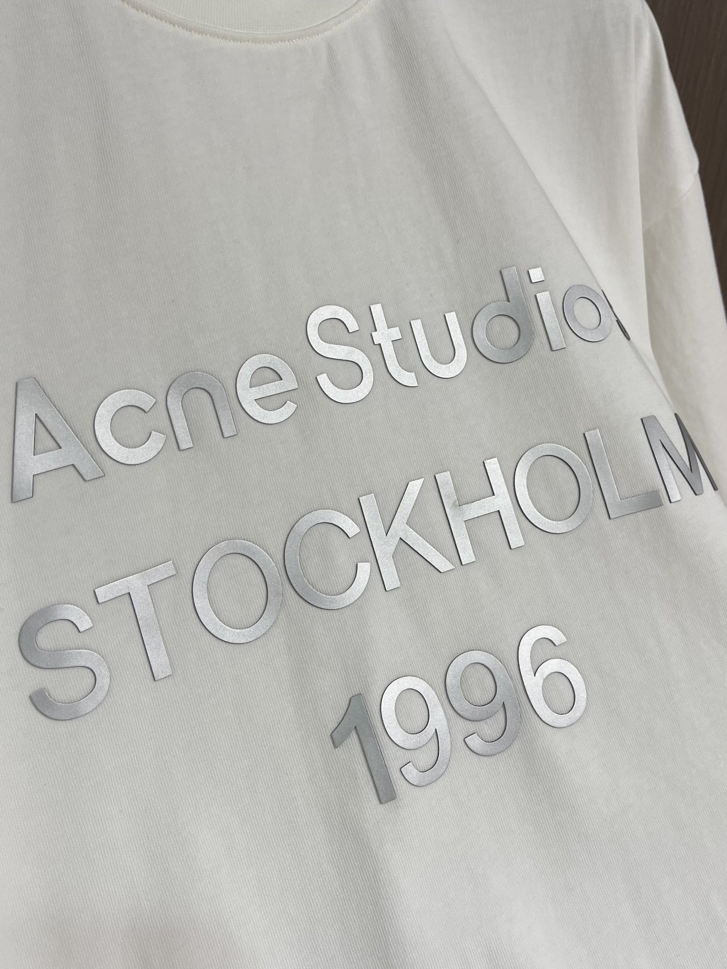 “Acne Studios Logo Short-Sleeve T-Shirts: Eco-Tropical Fabrics, Dotted Chest, Plasma Stamping, Sizes M-XXL” - 图片 5