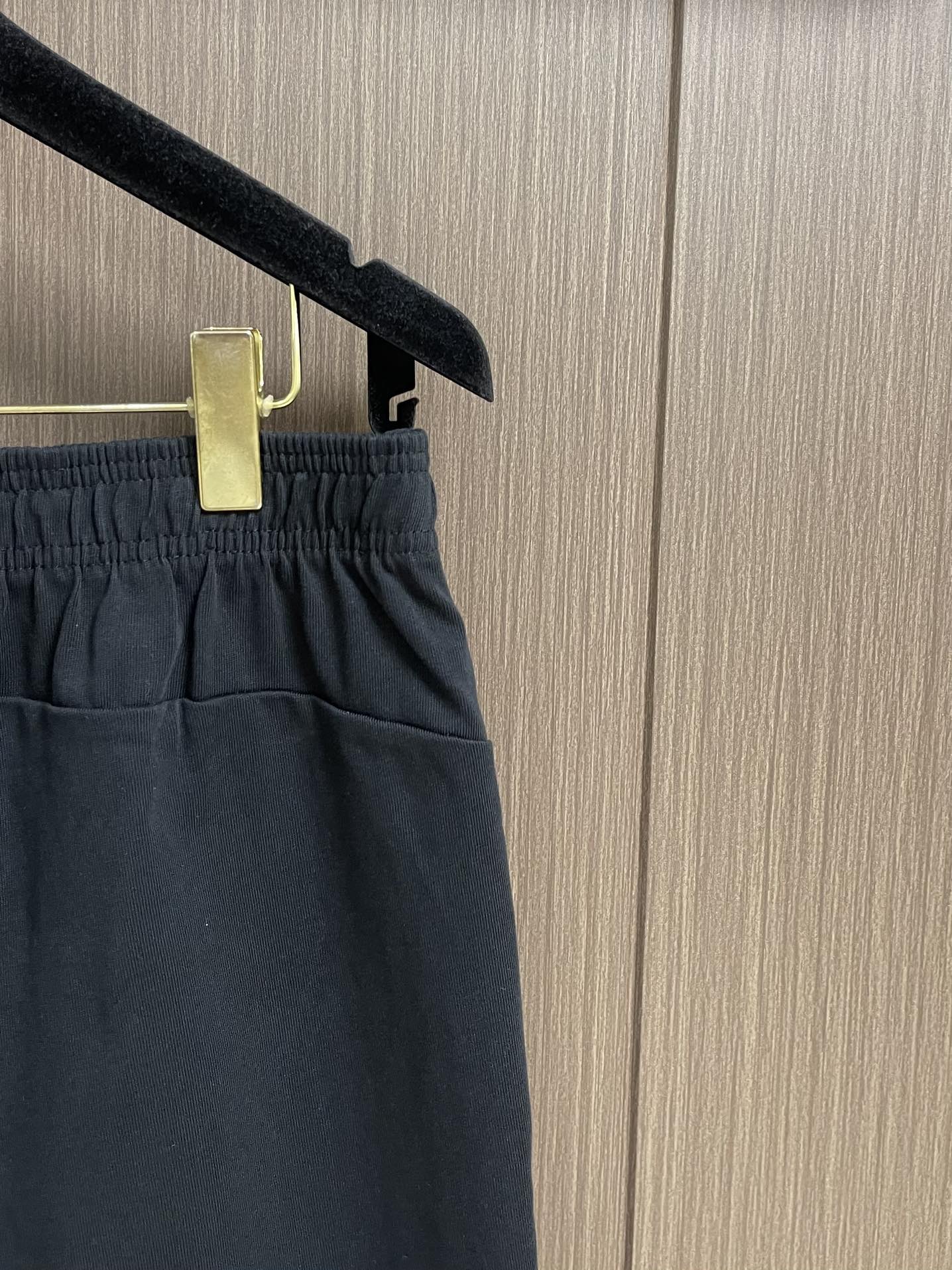 “552MiUMIU 2025 Spring Collection: Loose, Sporty, and Stylish Shorts for Men and Women in M-XXL Sizes” - 图片 7