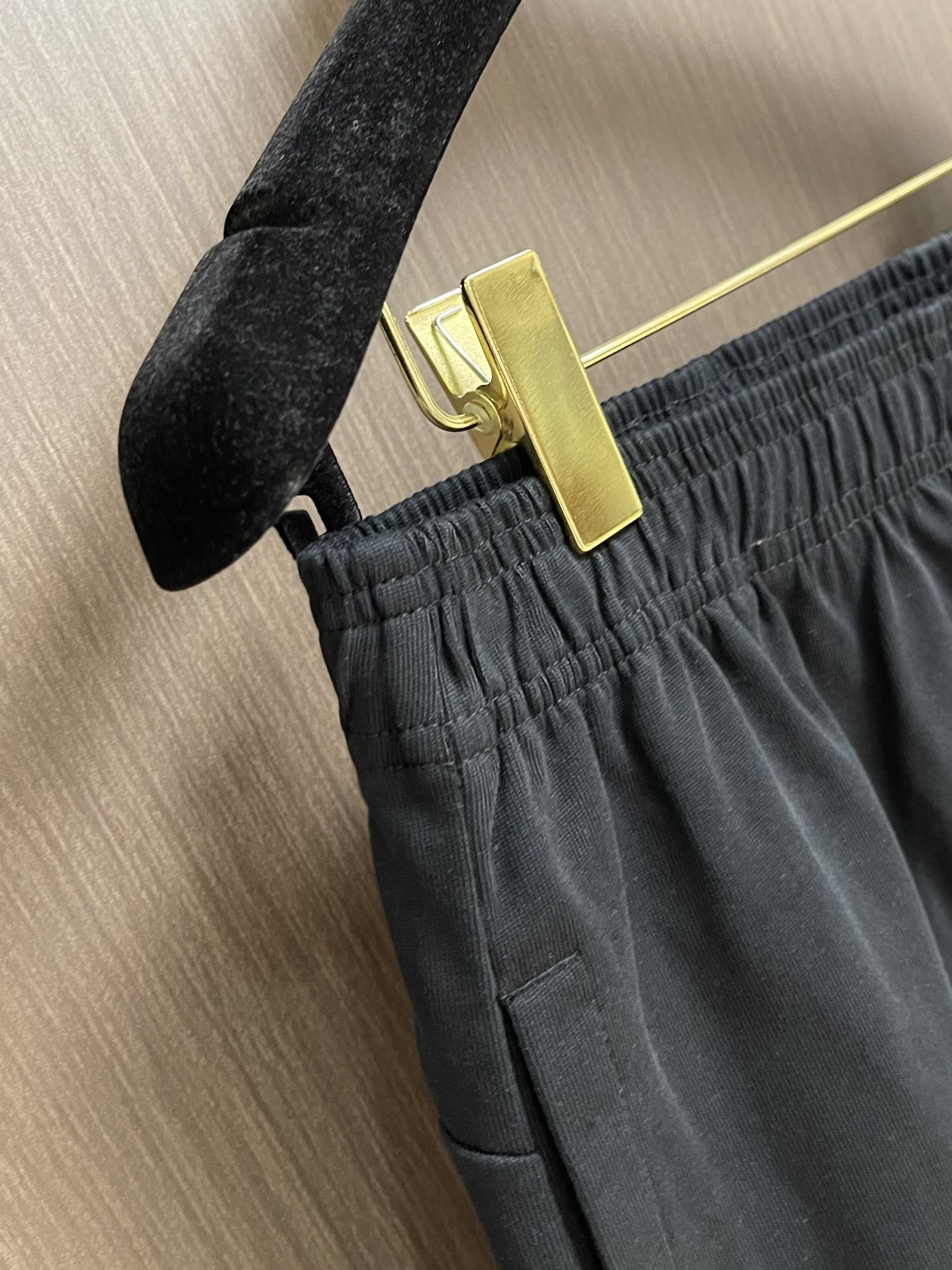 “552MiUMIU 2025 Spring Collection: Loose, Sporty, and Stylish Shorts for Men and Women in M-XXL Sizes” - 图片 6