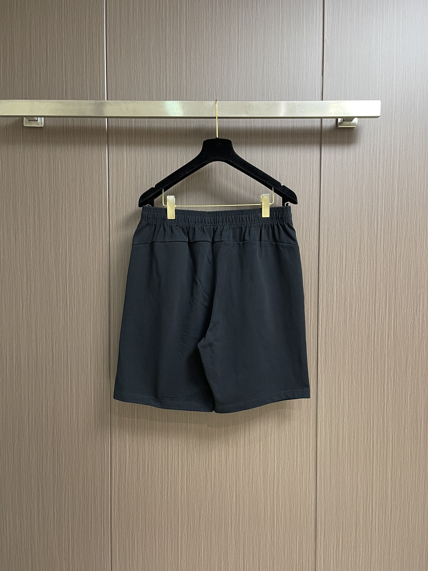 “552MiUMIU 2025 Spring Collection: Loose, Sporty, and Stylish Shorts for Men and Women in M-XXL Sizes” - 图片 2