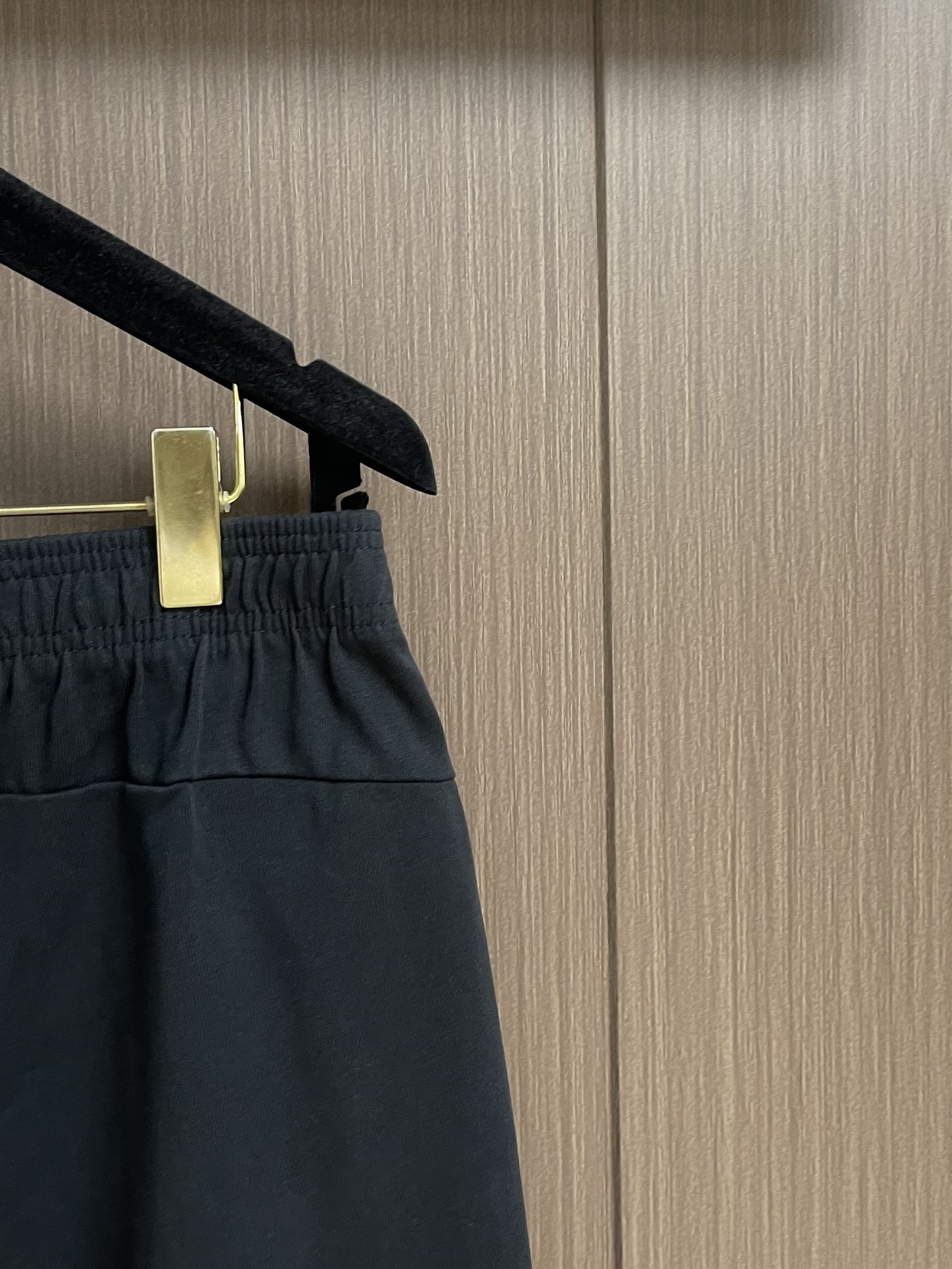 “Gucci Cotton Sports Shorts with Embroidered Letters for Men, Size M-XXL, High-Quality Fabric, Comfortable Fit” - 图片 7