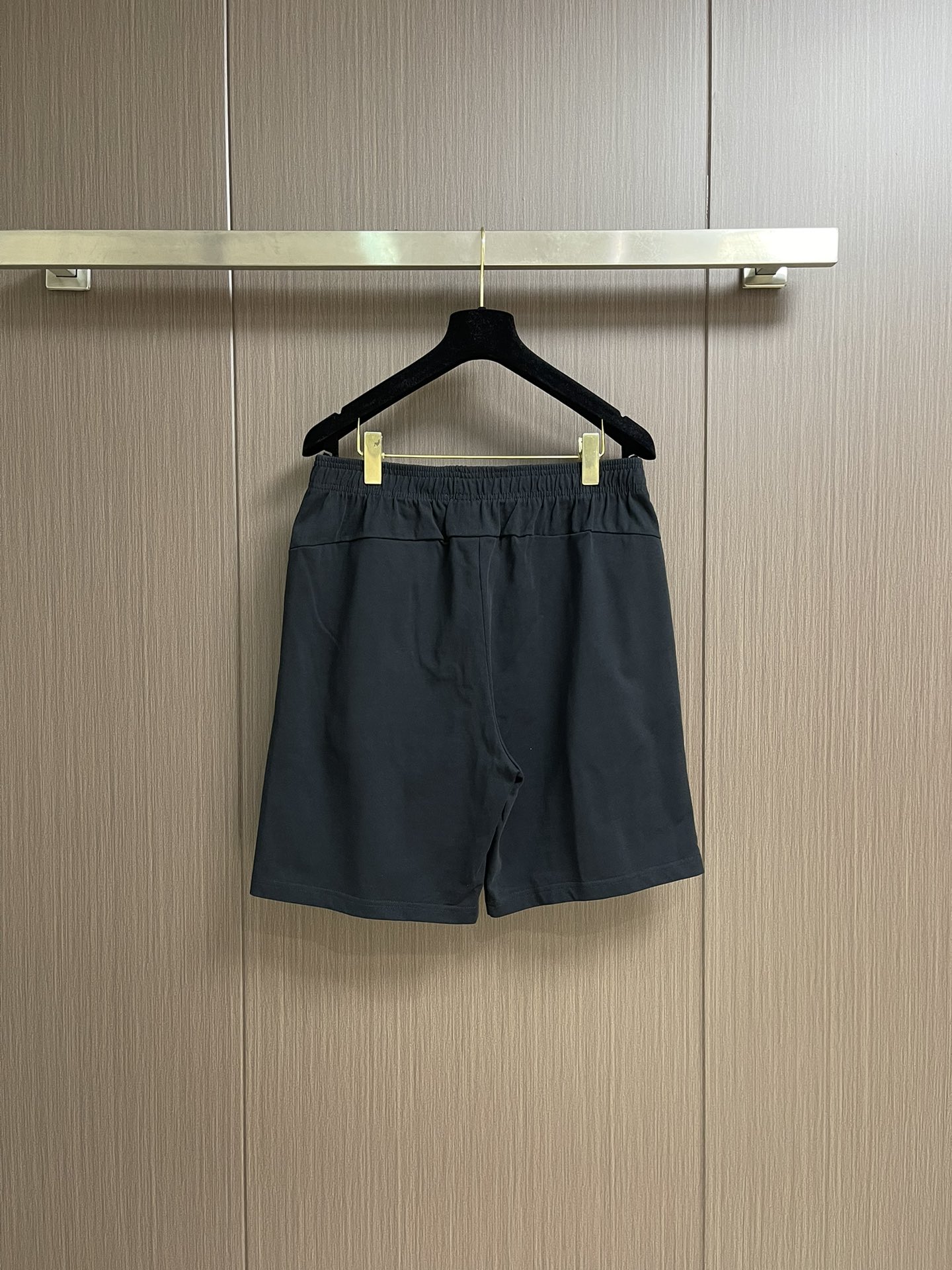 “Gucci Cotton Sports Shorts with Embroidered Letters for Men, Size M-XXL, High-Quality Fabric, Comfortable Fit” - 图片 2