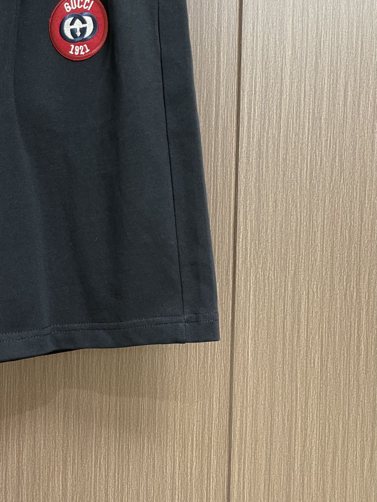 “Gucci Cotton Sports Shorts with Embroidered Letters for Men, Size M-XXL, High-Quality Fabric, Comfortable Fit” - 图片 8