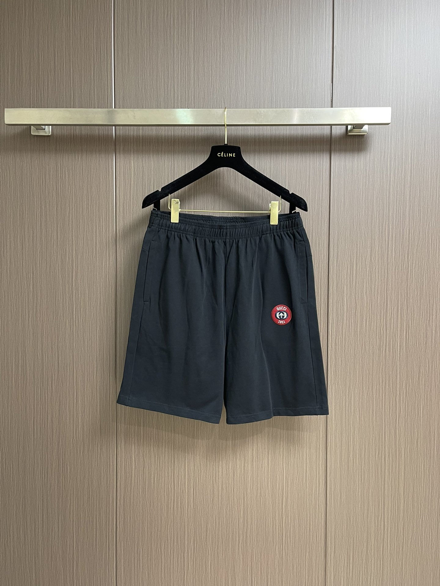 “Gucci Cotton Sports Shorts with Embroidered Letters for Men, Size M-XXL, High-Quality Fabric, Comfortable Fit” - 图片 1