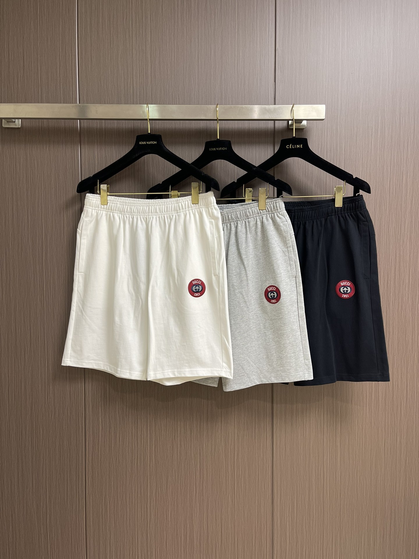 “552Gucci Cotton-Coated Sports Shorts with Embroidered Letters and Stereo Creature Fur Detail, Size M-XXL” - 图片 3