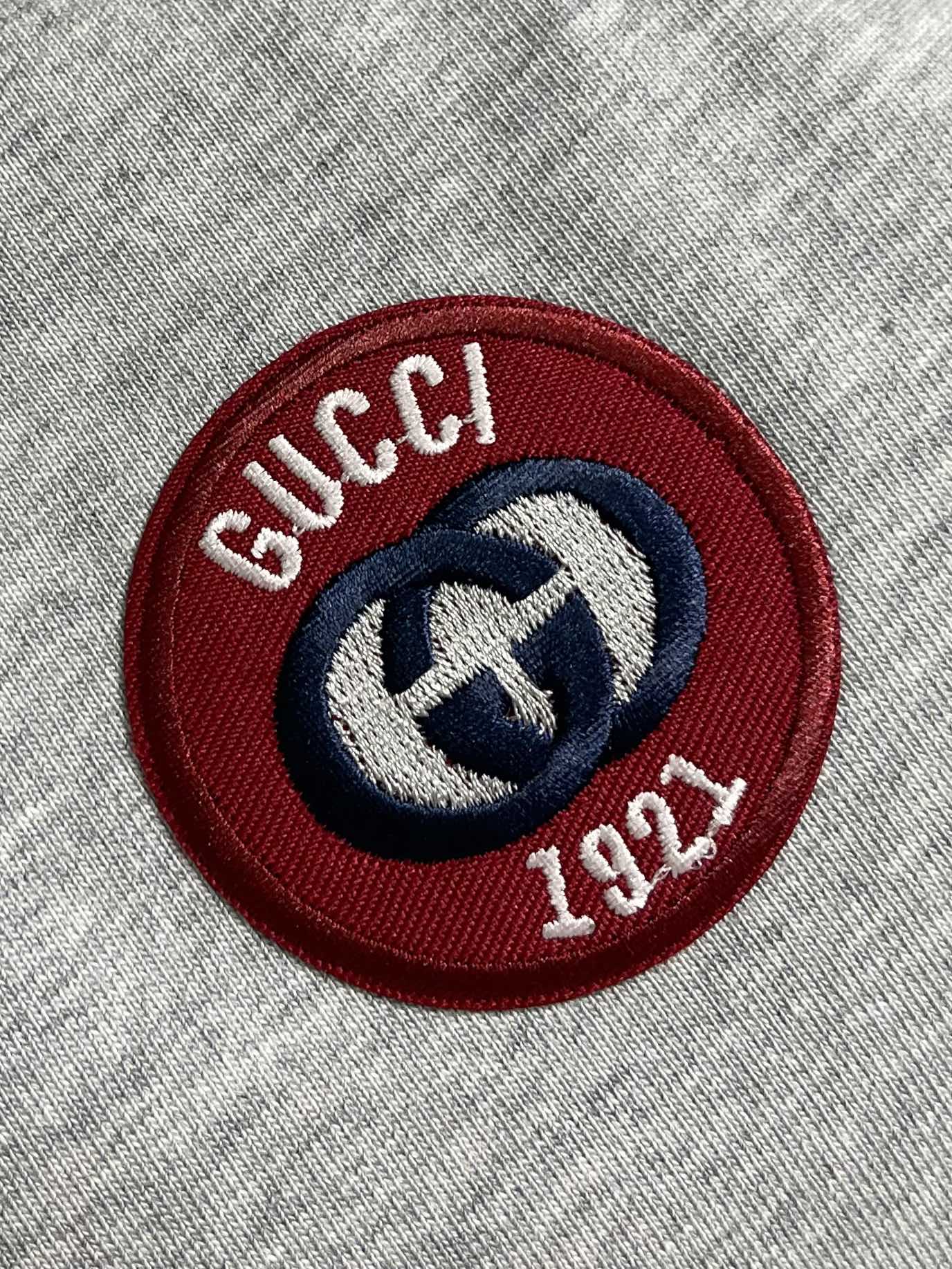 “552Gucci Cotton-Coated Sports Shorts with Embroidered Letters and Stereo Creature Fur Detail, Size M-XXL” - 图片 9