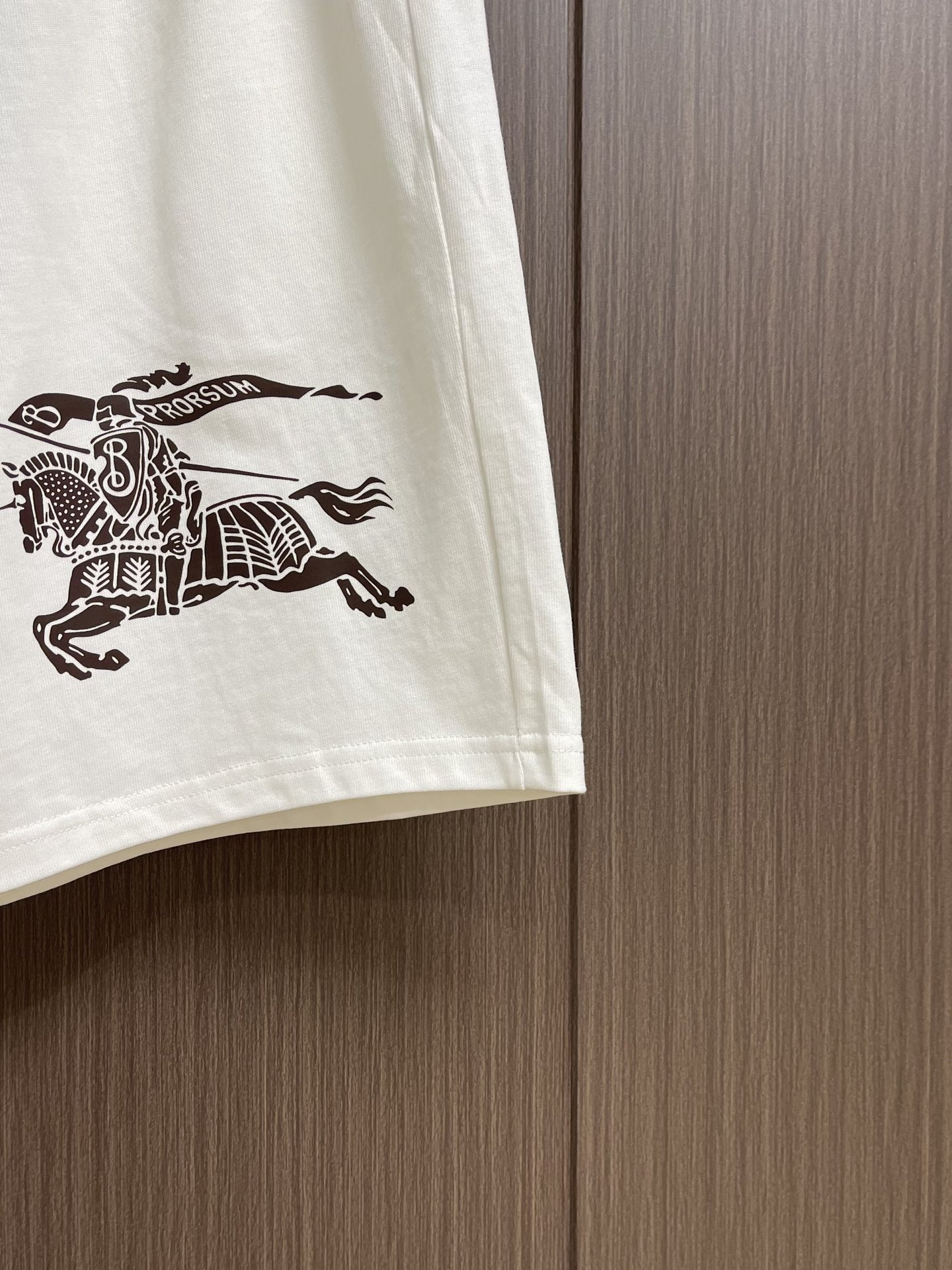 Burberry Cotton Shorts: Features, Material, Design, and Size Overview - 图片 8