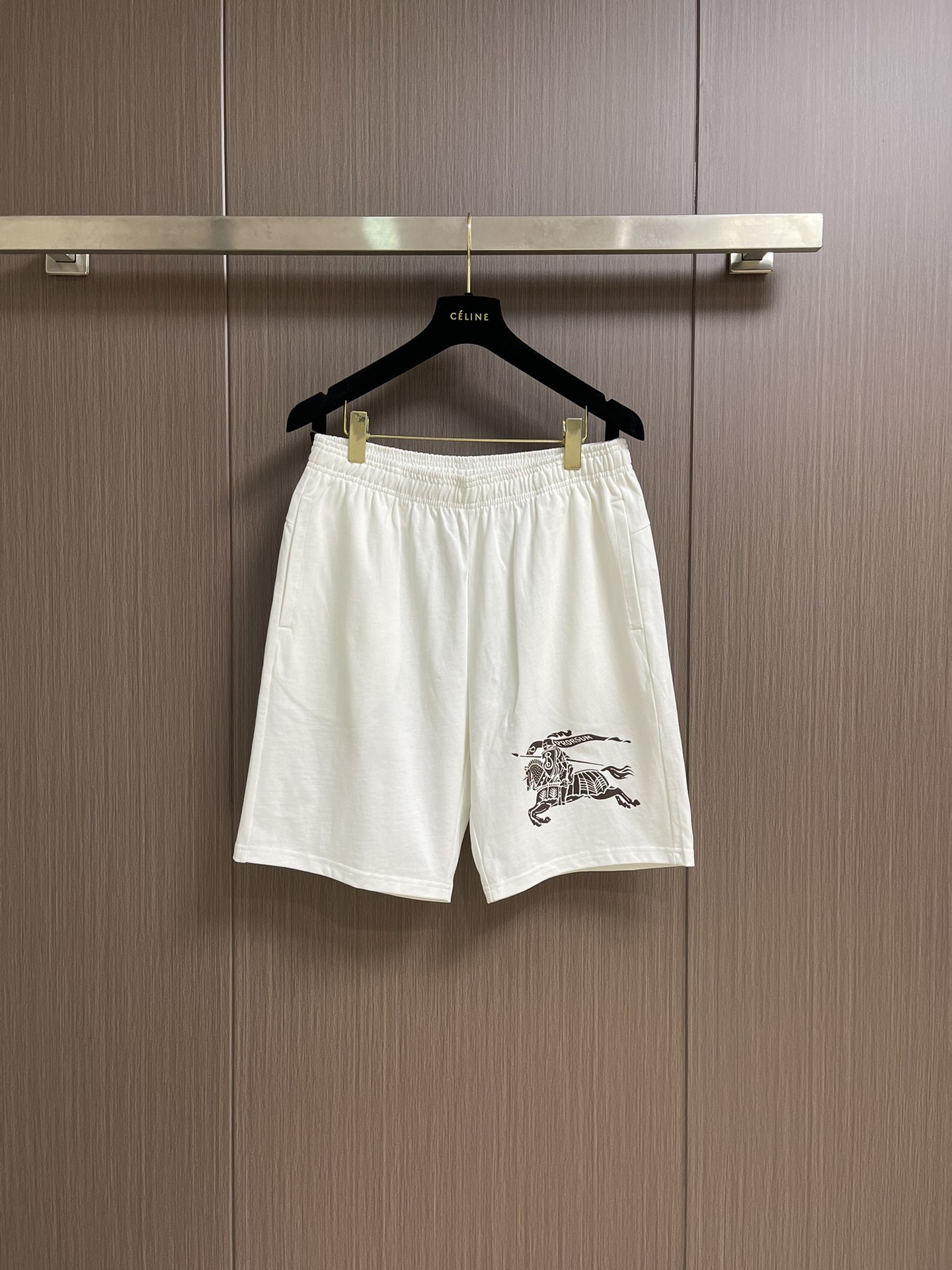 Burberry Cotton Shorts: Features, Material, Design, and Size Overview - 图片 1