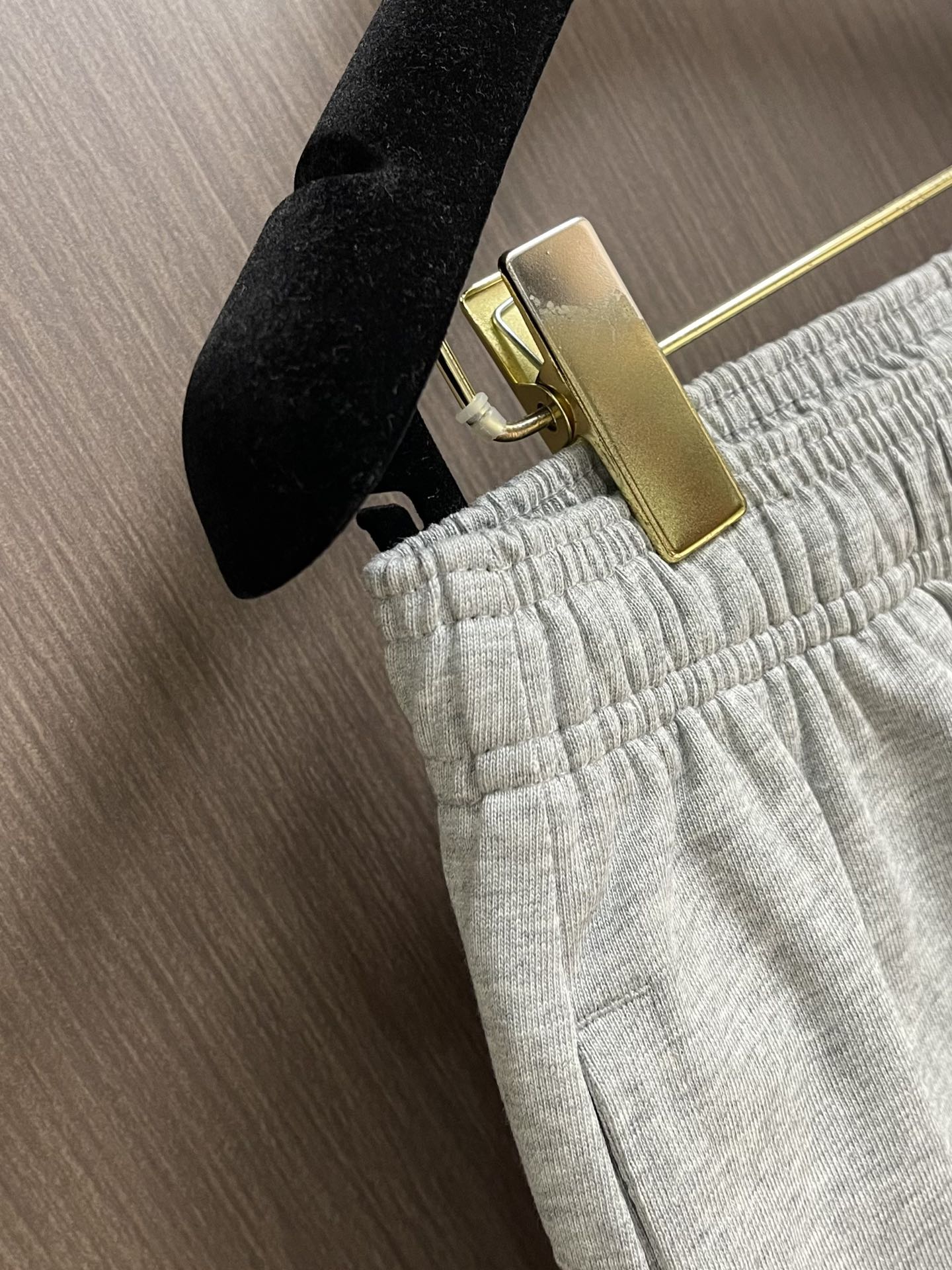 “Burberry Cotton Shorts with Velvet Finish and Elastic Waistband | Product Description” - 图片 6