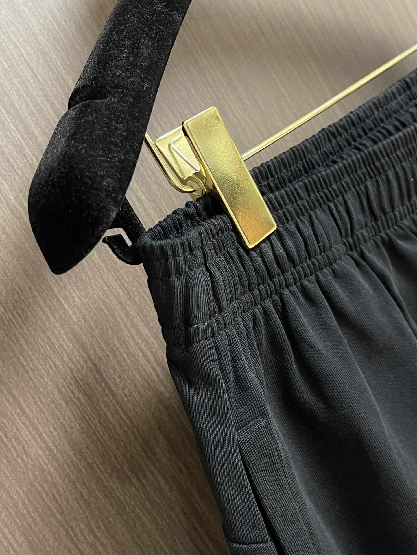 “LV 2025 3D Graphic Logo Shorts: Soft, Comfortable, Loose Fit, Same Sex, M-XXL Sizes, New Design” - 图片 6