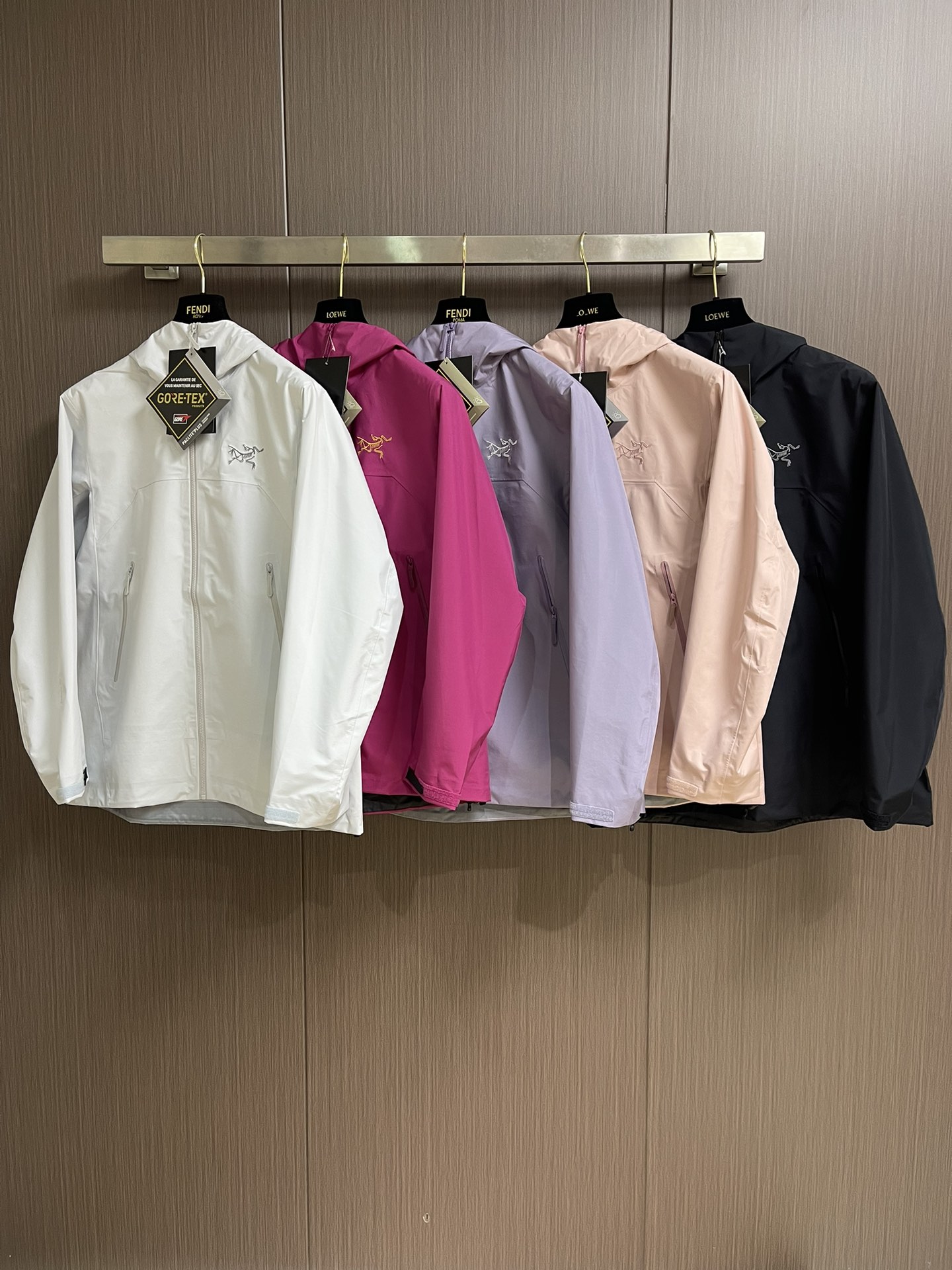 Windproof and Waterproof ARCTERYX Beta LT Gore-Tex Jacket with Bluesign Certification for High Mountain Activities - 图片 3