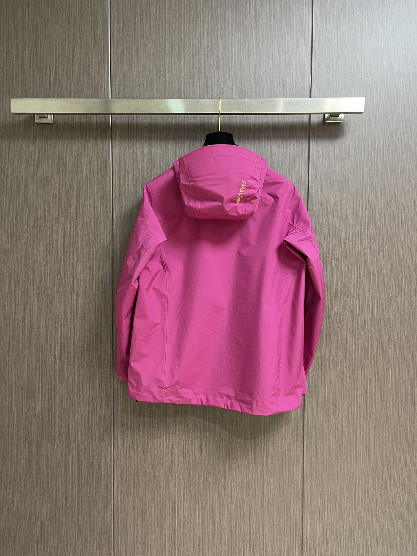 Windproof and Waterproof ARCTERYX Beta LT Gore-Tex Jacket with Bluesign Certification for High Mountain Activities - 图片 2