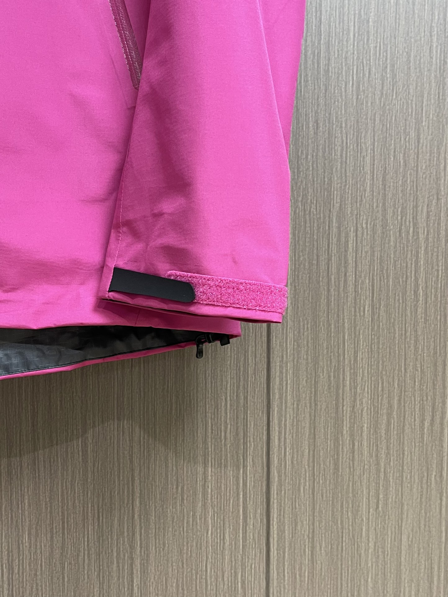 Windproof and Waterproof ARCTERYX Beta LT Gore-Tex Jacket with Bluesign Certification for High Mountain Activities - 图片 7