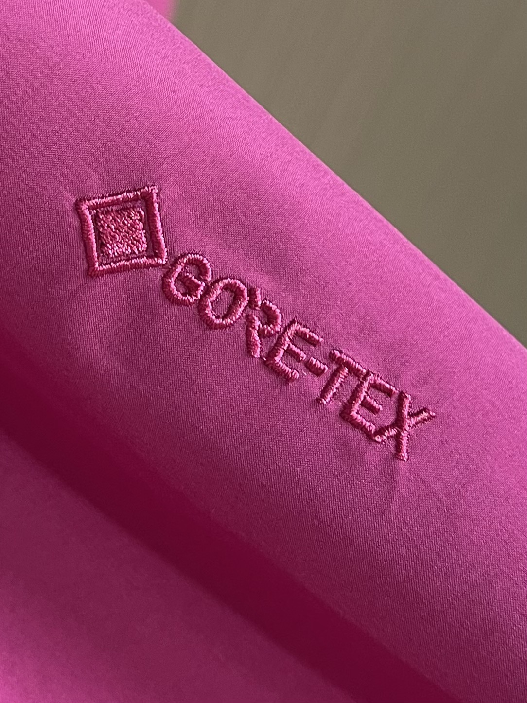 Windproof and Waterproof ARCTERYX Beta LT Gore-Tex Jacket with Bluesign Certification for High Mountain Activities - 图片 9