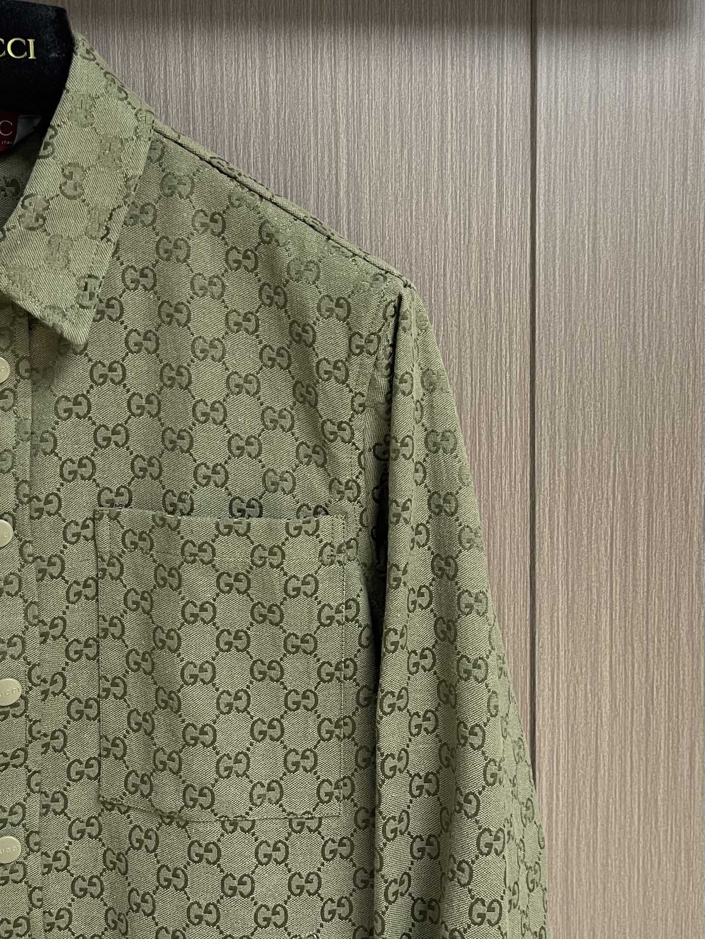 Gucci GG long-sleeved shirt shorts for FW 2025 with GG letter pattern, forest green canvas. Sizes S-XL. - 图片 4