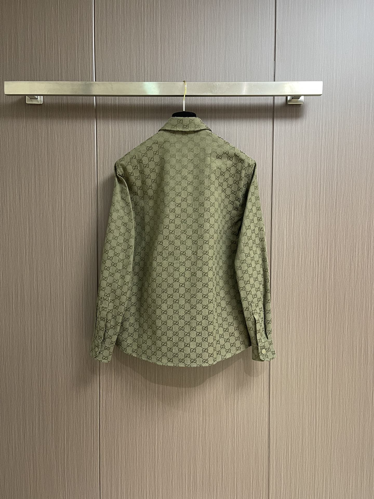 Gucci GG long-sleeved shirt shorts for FW 2025 with GG letter pattern, forest green canvas. Sizes S-XL. - 图片 2