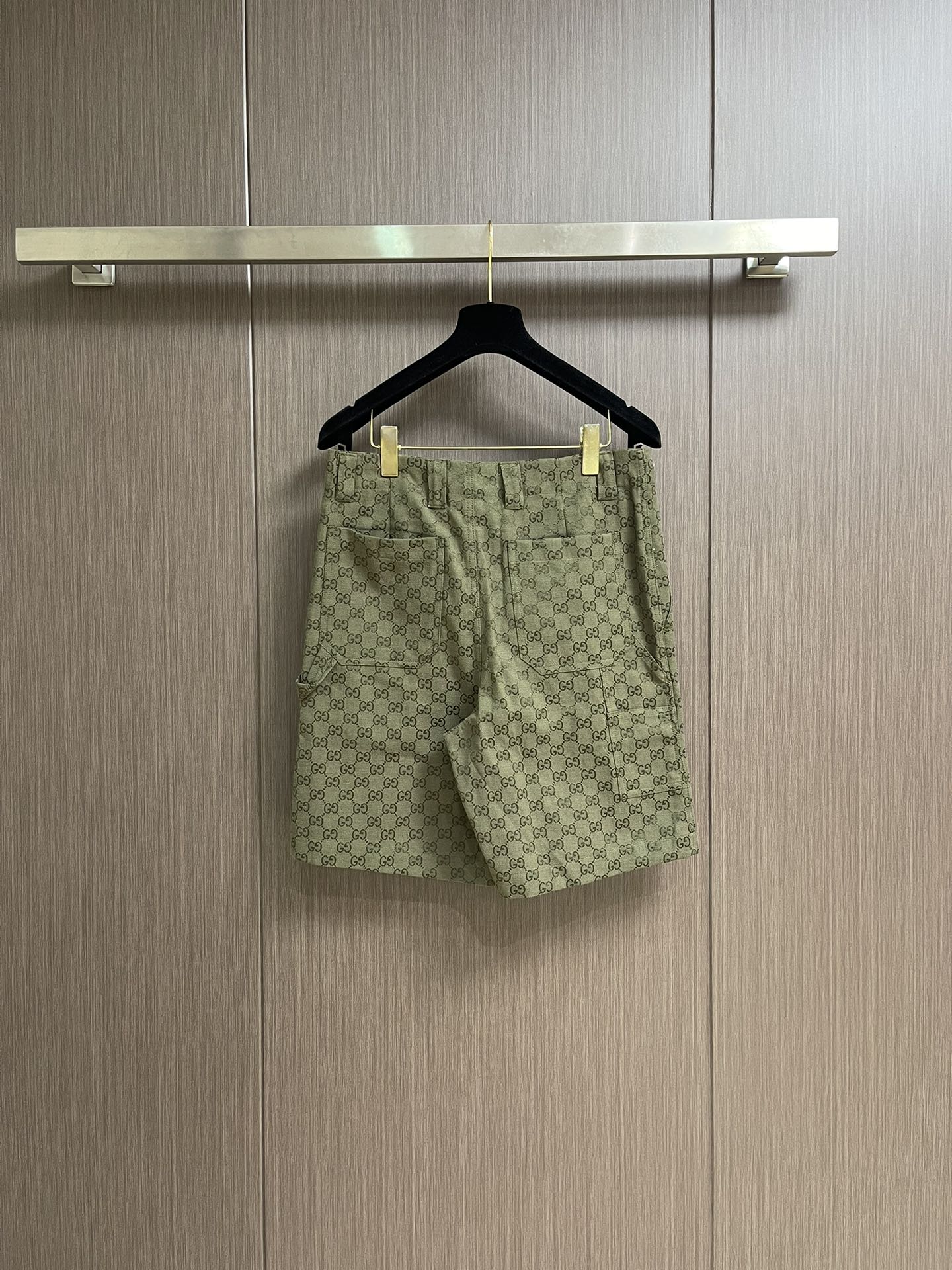 Gucci GG long-sleeved shirt shorts, 2025 FW collection, in forest green with GG letter pattern. Sizes S-XL. - 图片 2