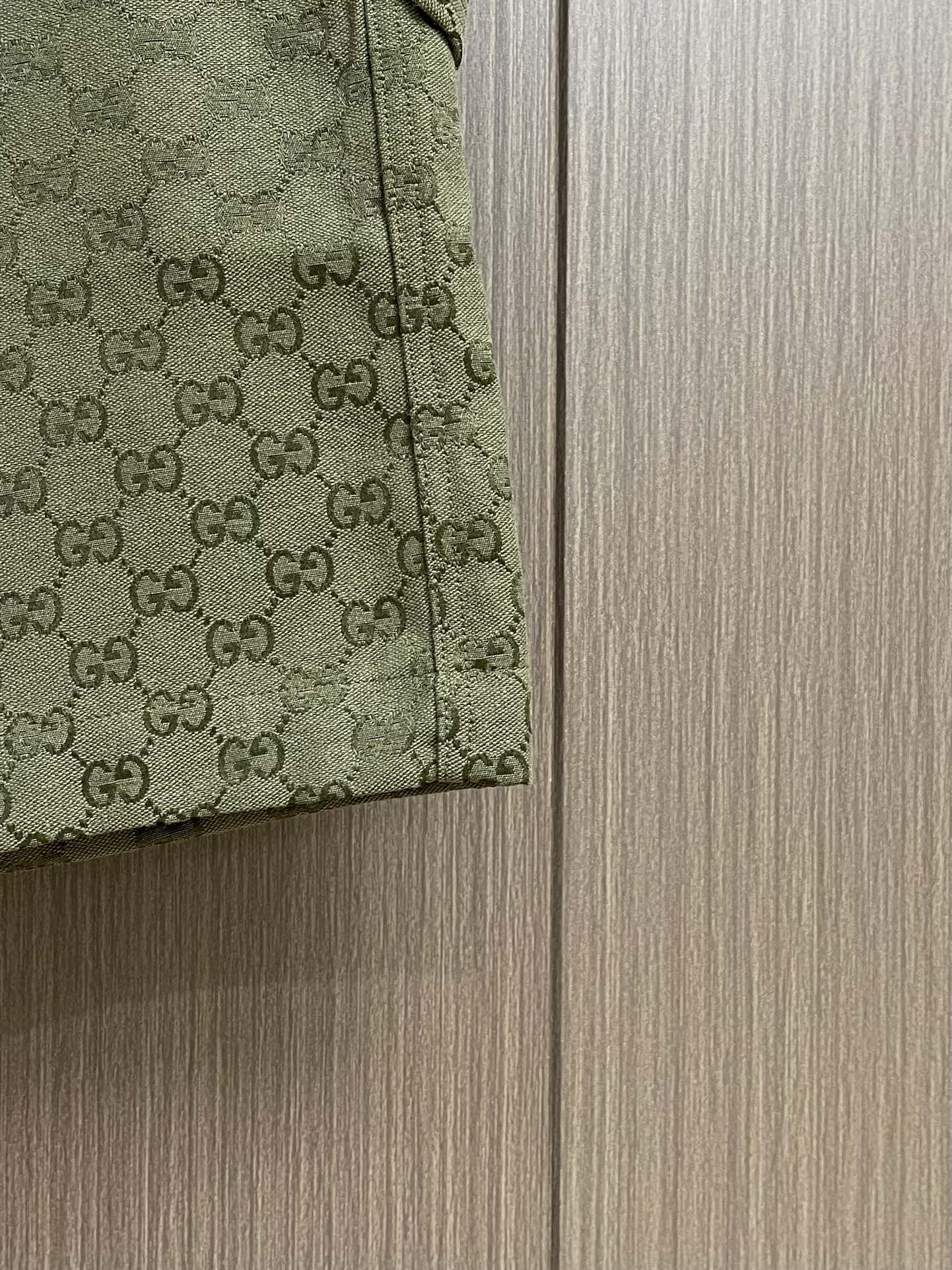 Gucci GG long-sleeved shirt shorts, 2025 FW collection, in forest green with GG letter pattern. Sizes S-XL. - 图片 8