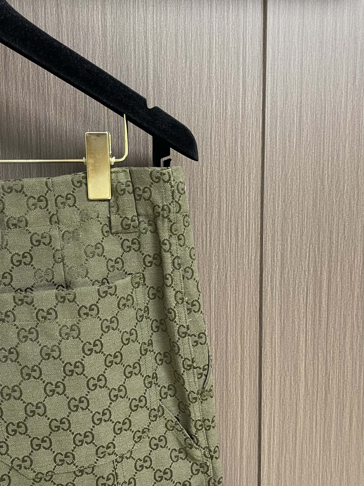 Gucci GG long-sleeved shirt shorts, 2025 FW collection, in forest green with GG letter pattern. Sizes S-XL. - 图片 7