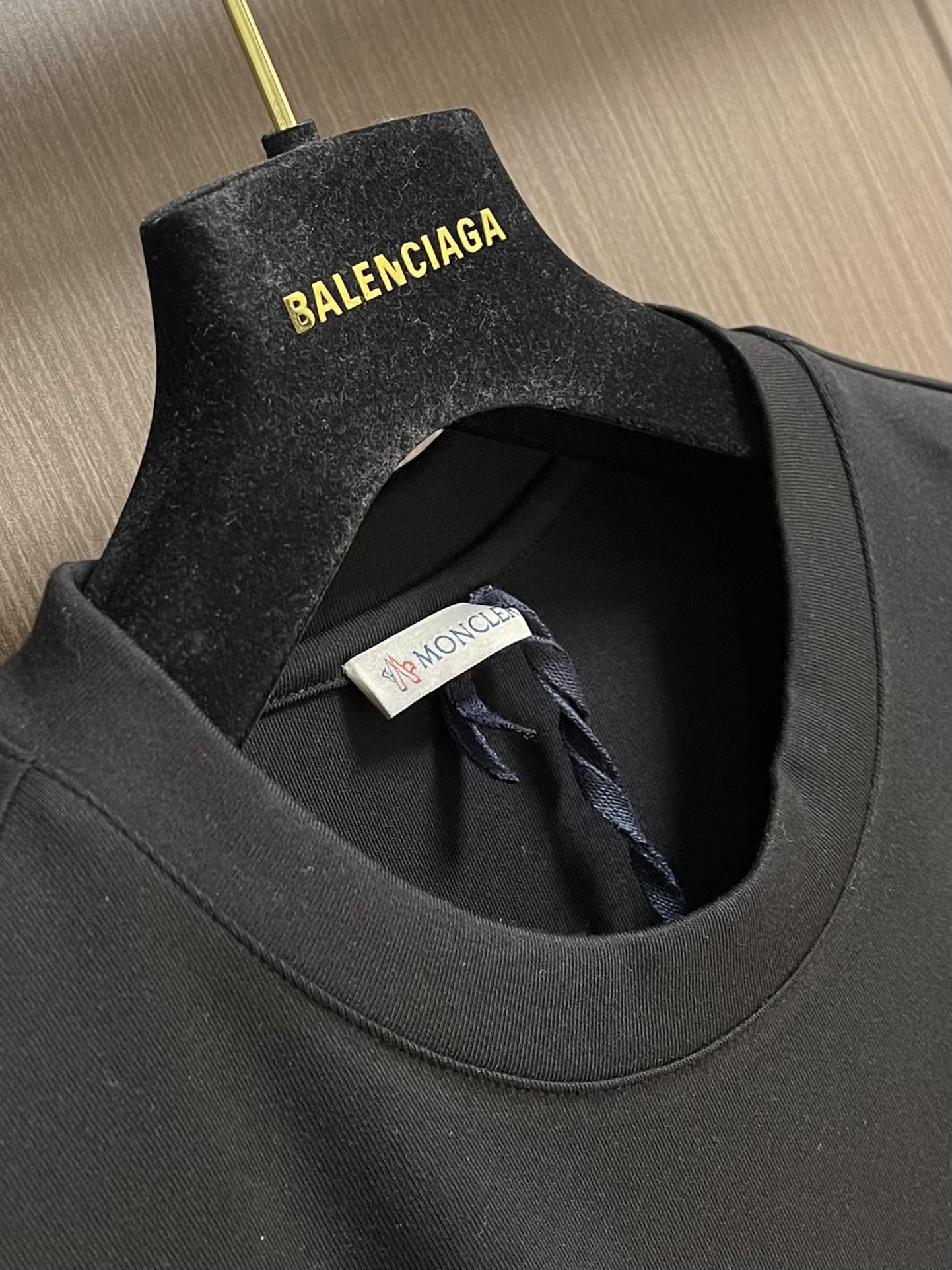 Title: Moncler 2025FW Cotton T-shirt Collection Summary Summary: Moncler’s 2025FW collection features lettered cotton t-shirts in various styles, sizes 1- - 图片 6